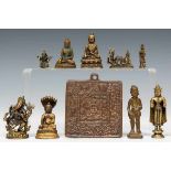 Diverse Aziatische, metalen sculpturen en een plaquette8,4 x 9,5 cm.; Herkomst: Collectie Cserno,