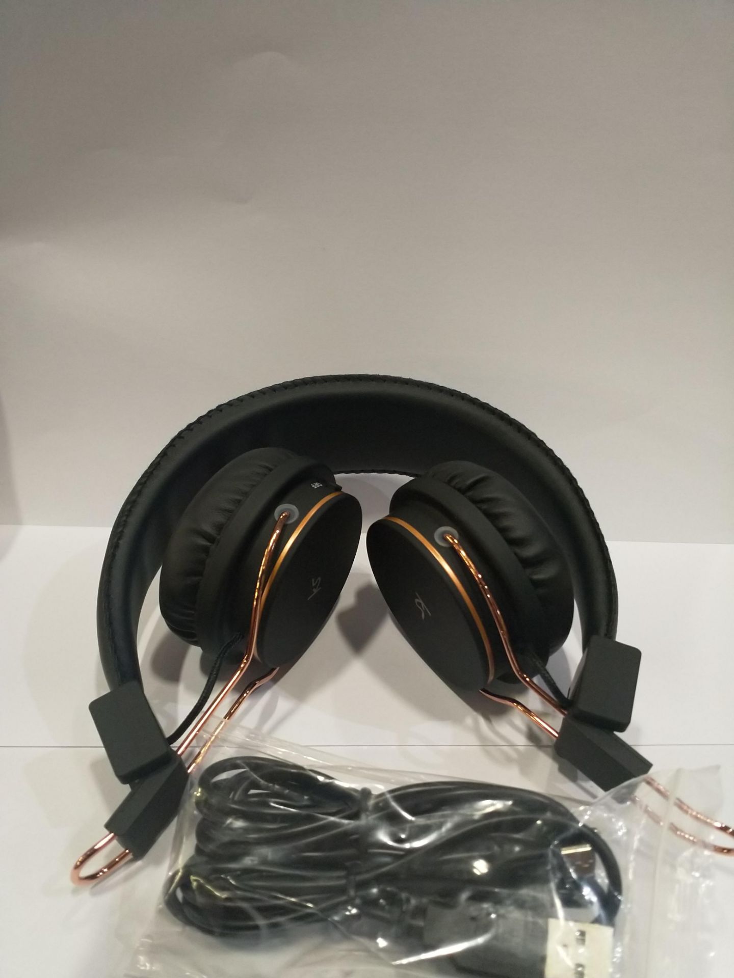 40 Kitsound Manhattan Headphones