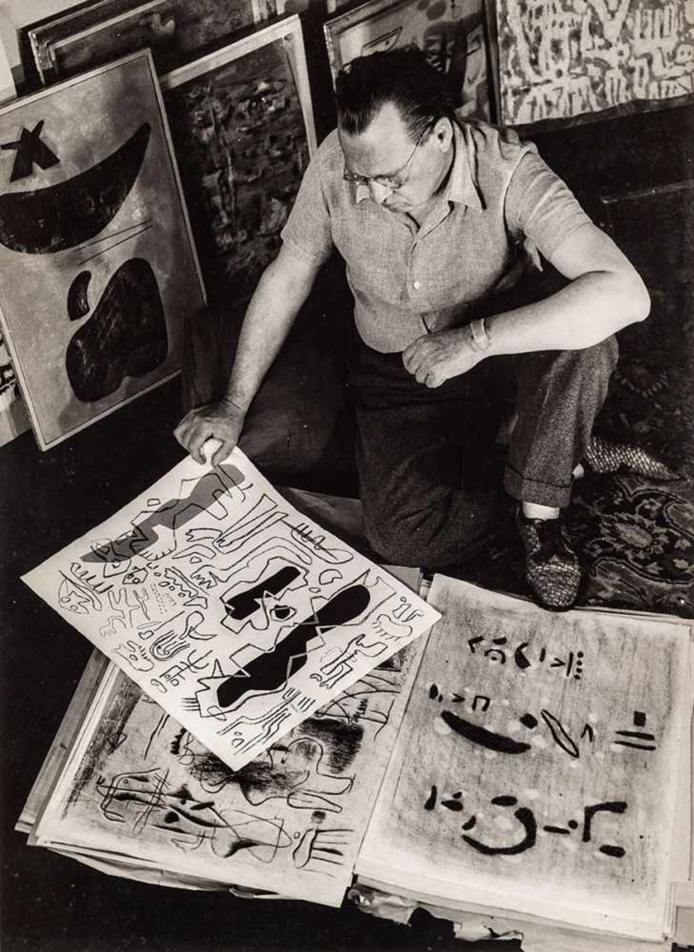 Lazi, Adolf (1884-1955)Willi Baumeister im Atelier, 1949, 2 Fotografien, Vintage prints. Papier