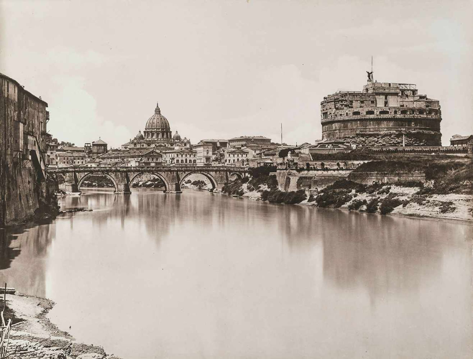 Giuseppe Alinari, 1836-1890Der Tiber beim Castel S. Angelo, Albumin, um 1870 Altgewalzt auf