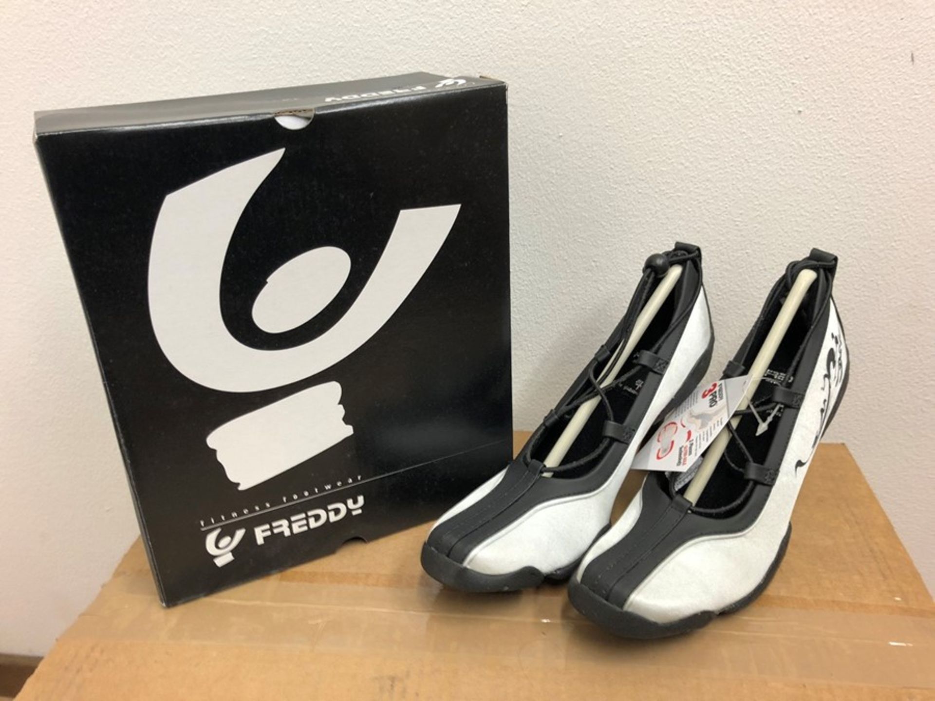 1 BOXED PAIR OF FREDDY 3 PRO FITNESS SPORTS HEELS IN SILVER AND BLACK / SIZE 5 IN LADIES / RRP £80.