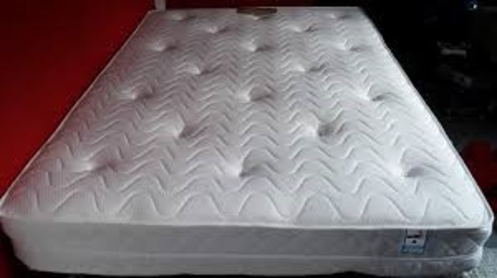 1 GRADE C BAGGED LEILA POCKET MEMORY MATTRESS / DOUBLE - 4.6FT / SMALL RIP ON THE STITCHING AT ONE