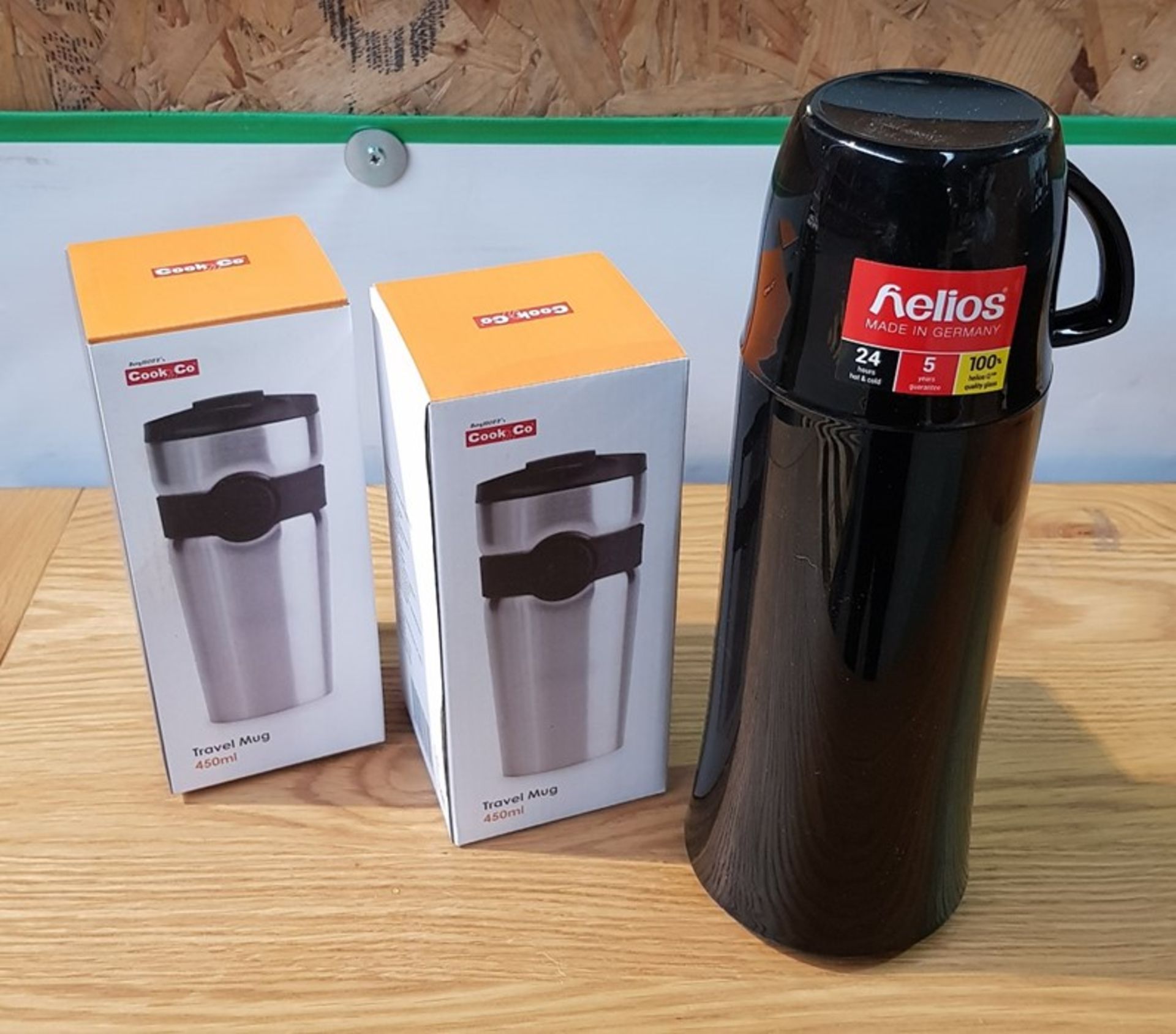 1 LOT TO CONTAIN 2 COOK 'N CO TRAVEL MUGS AND 1 HELIOS VACUUM FLASK / QTY - 3 PIECES / RRP £41.00 (