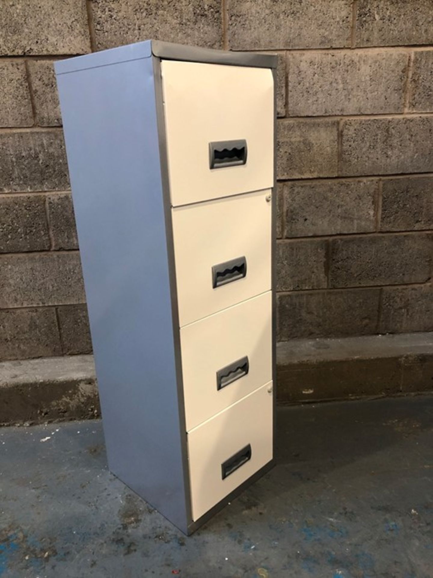 1 MAXI 4 DRAWER A4 FILING CABINET IN WHITE/SILVER