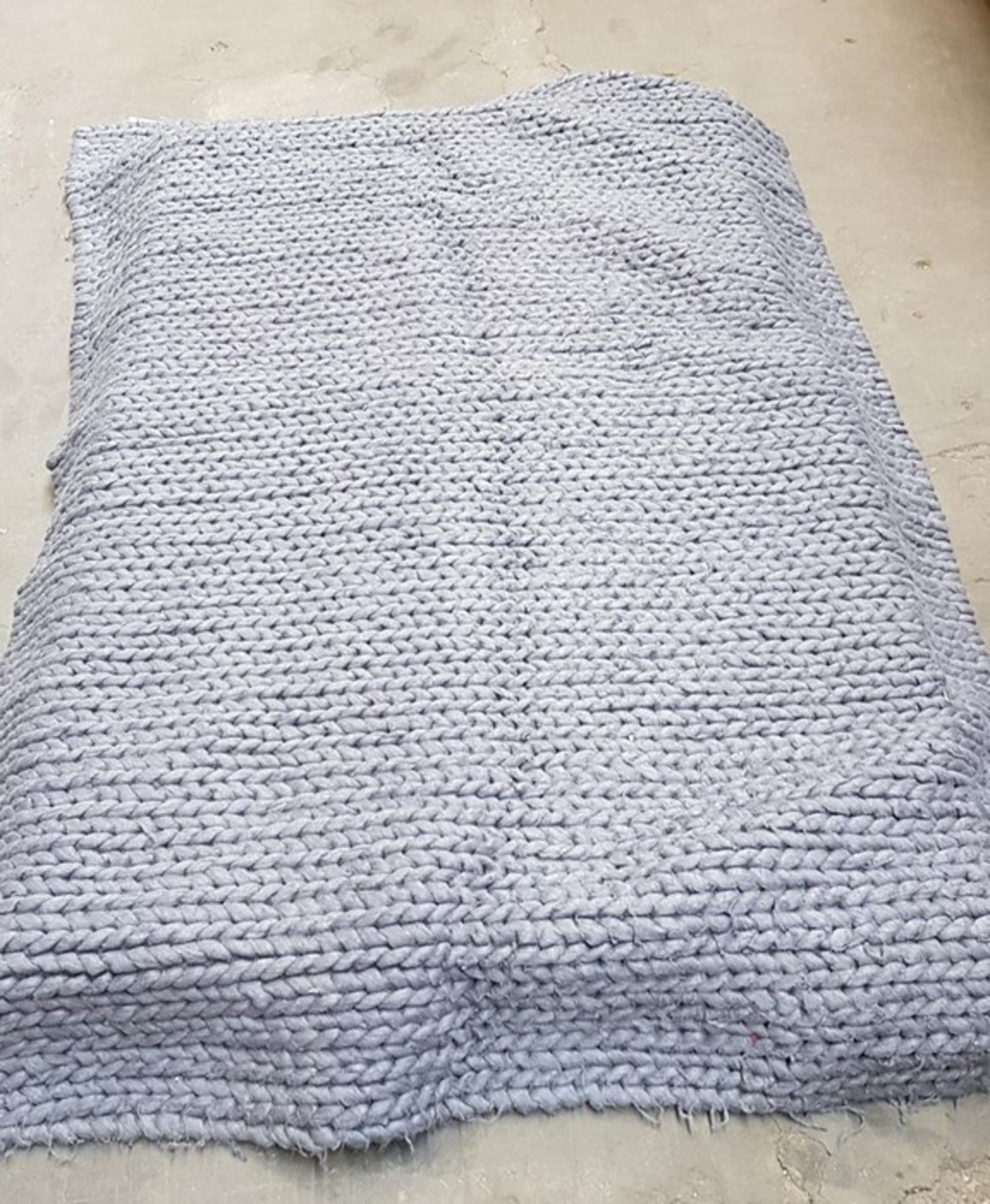 1 LA REDOUTE WOOLLEN RUG WITH LARGE WEAVE IN BLUE / APPROX 160 X 230CM / RRP £179.00 (VIEWING HIGHLY