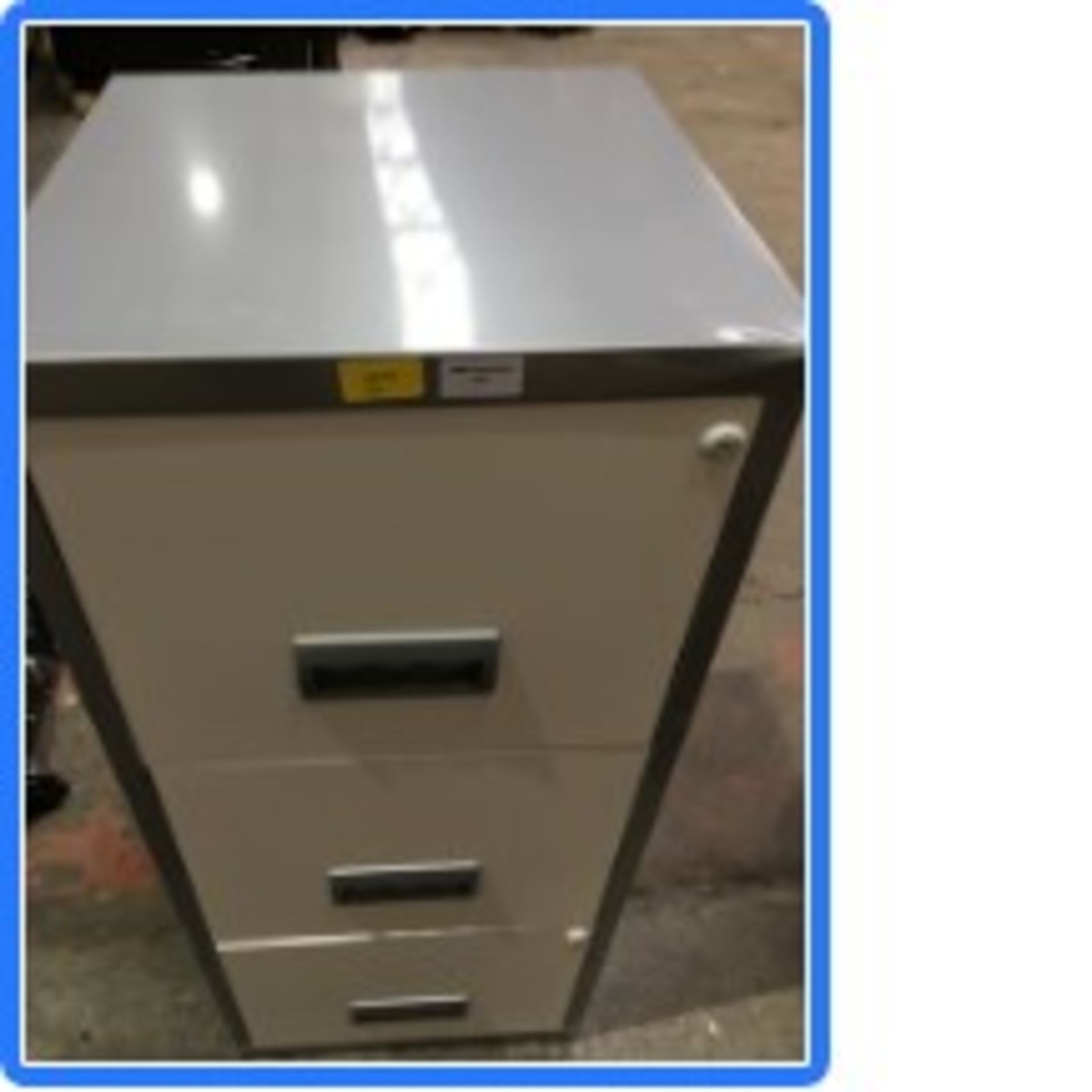 1 GRADE B 3 DRAWER FILING CABINET IN WHITE AND SIL