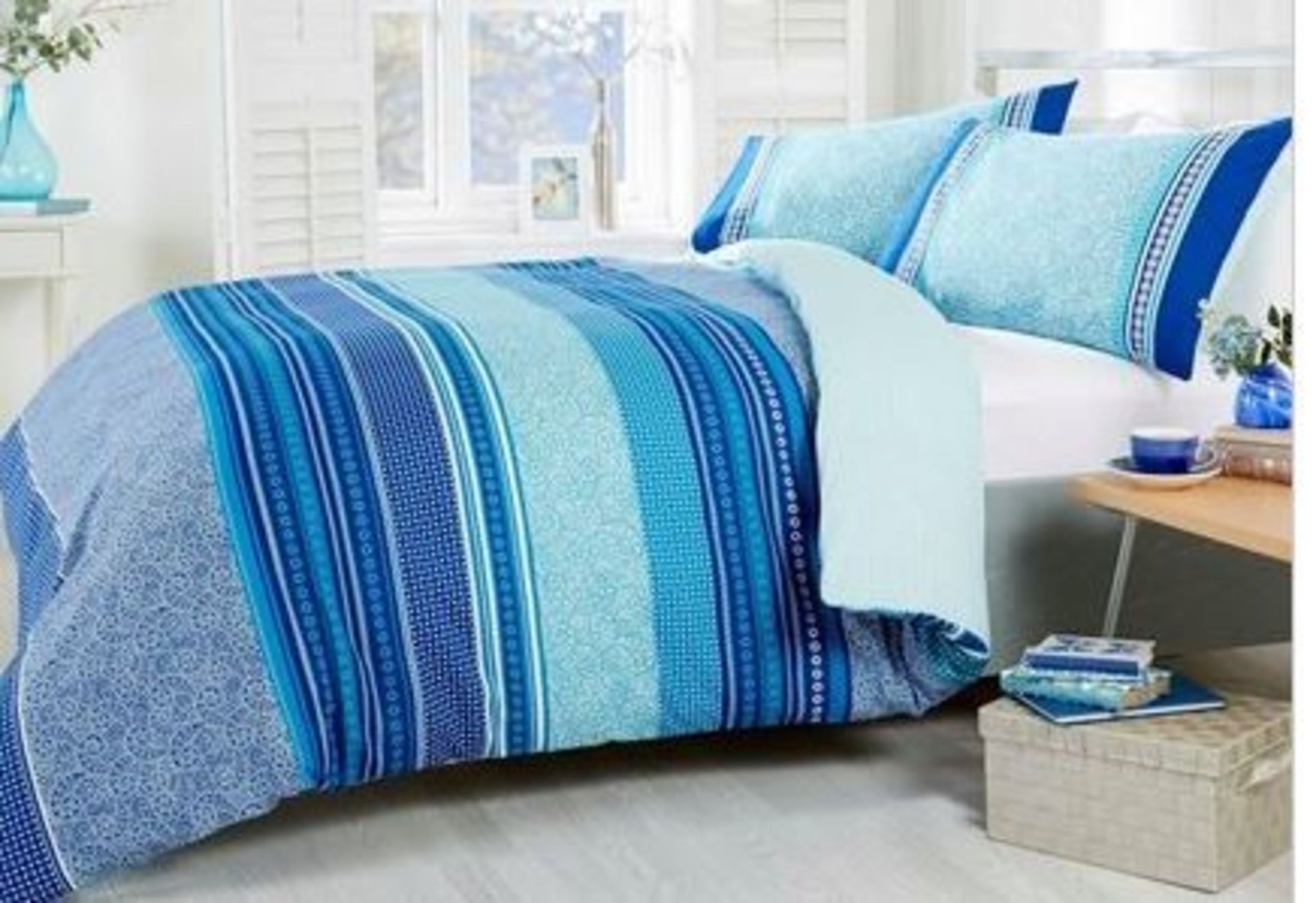 1 AS NEW BAGGED HAVANA DOUBLE DUVET SET IN BLUE (VIEWING HIGHLY RECOMMENDED)