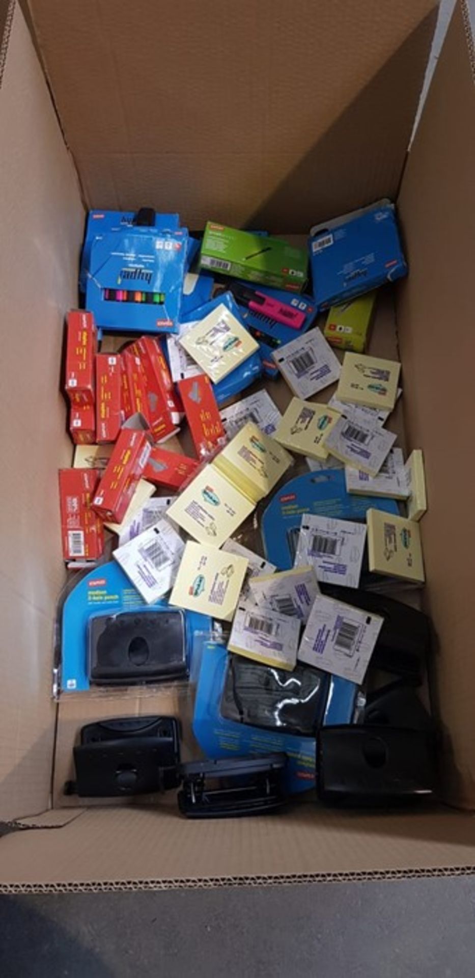 1 LOT TO CONTAIN ASSORTED OFFICE SUPPLIES, INCLUDES HOLE PUNCHERS, POST IT NOTES, STAPLES, P/N