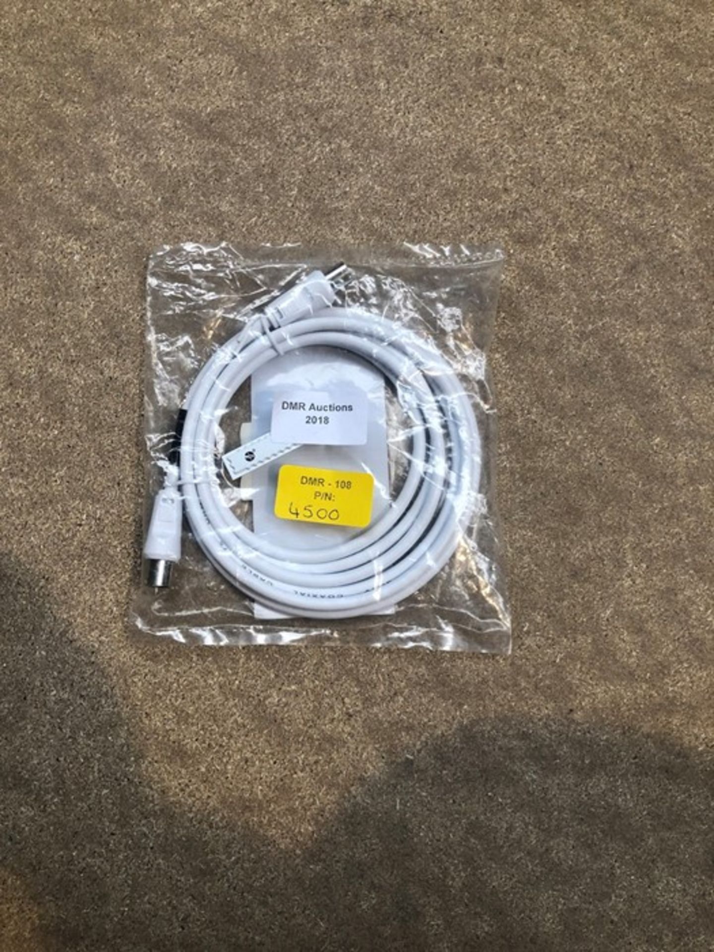 1 PACKAGED ONN 2M TV AERIAL LEAD IN WHITE / RRP £10.00 - BL -4500 (VIEWING HIGHLY RECOMMENDED)