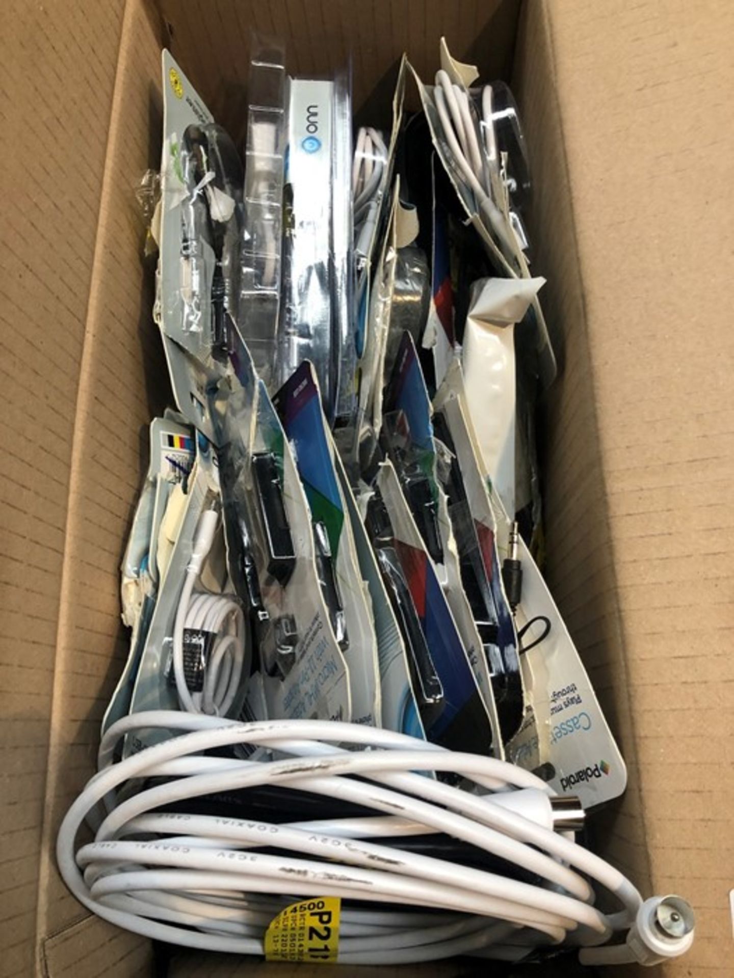 1 LOT TO CONTAIN ASSORTED CABLES - BL -4500 (VIEWING HIGHLY RECOMMENDED)
