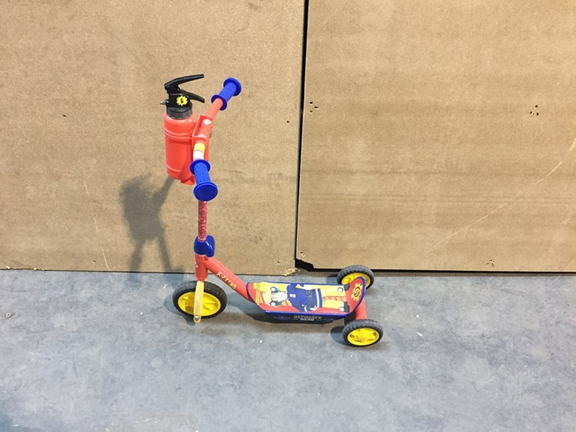 1 EX DISPLAY FIREMAN SAM CHILDRENS SCOOTER WITH WATER SPRAY BOTTLE RRP £30.00