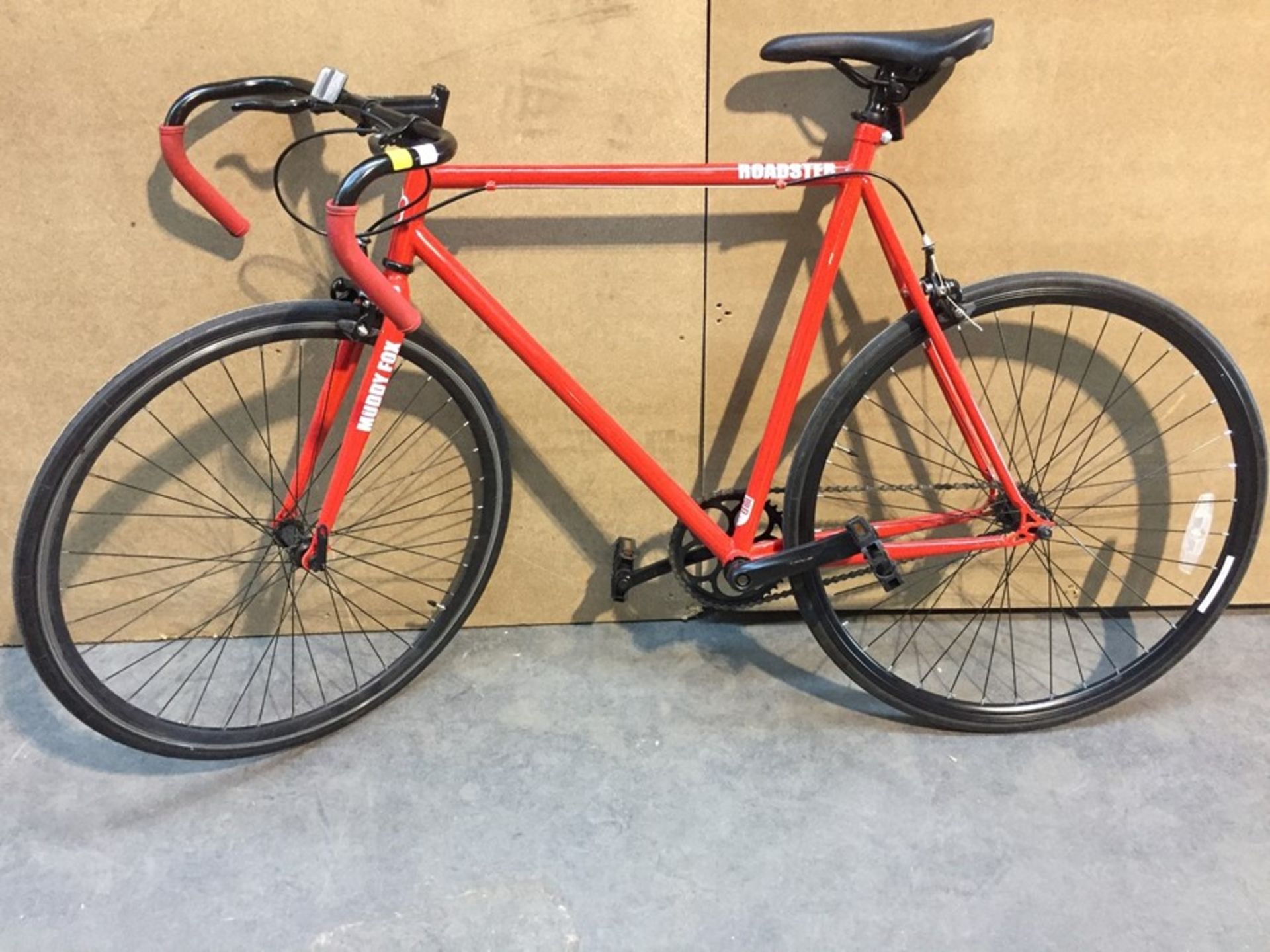 1 EX DISPLAY MUDDY FOX ROADSTER BICYCLE IN RED RRP £189.00