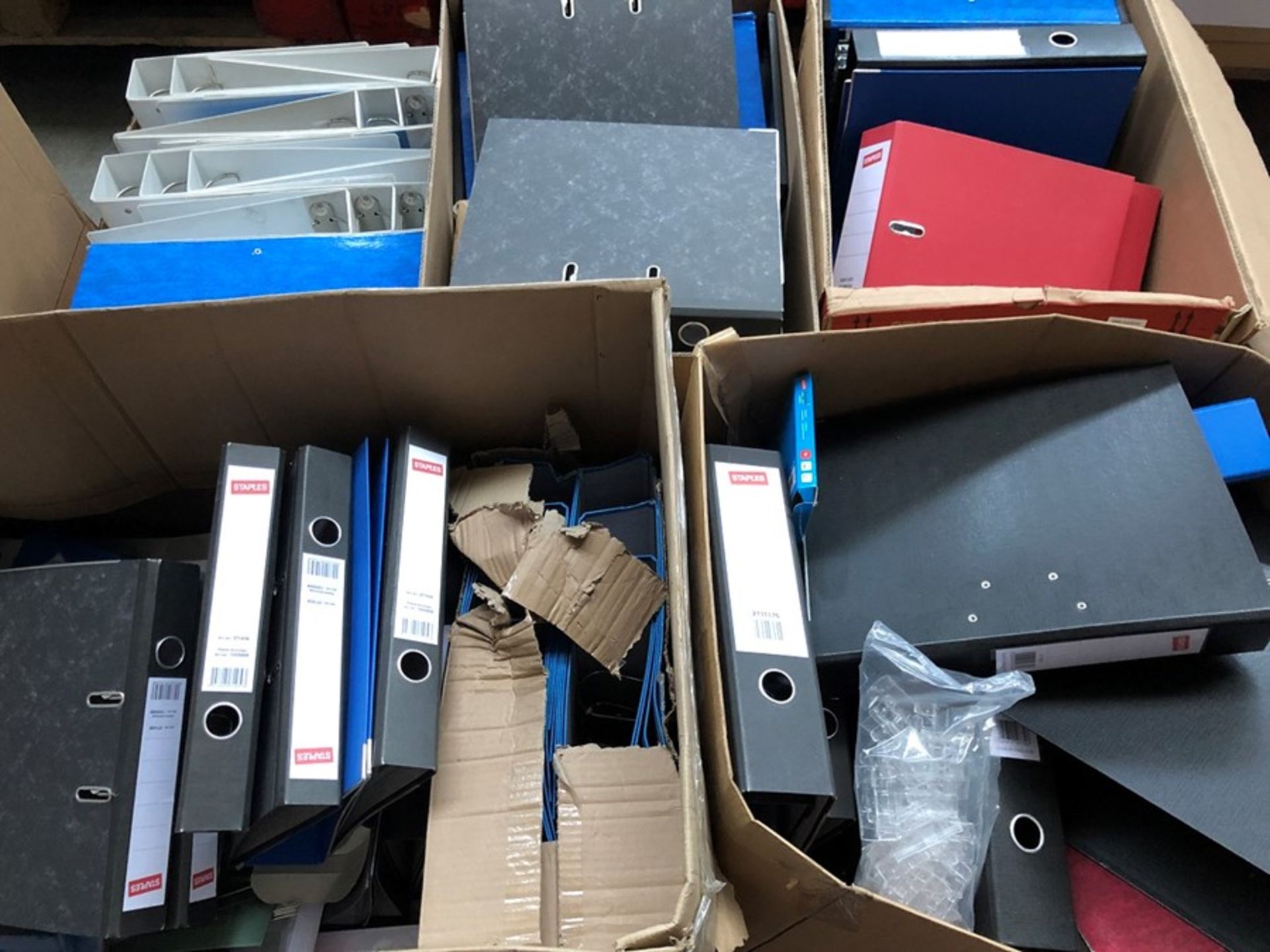 1 LOT TO CONTAIN ASSORTED STATIONARY EQUIPMENT/MATERIALS (PN - 168) / RRP £200.00 (VIEWING HIGHLY
