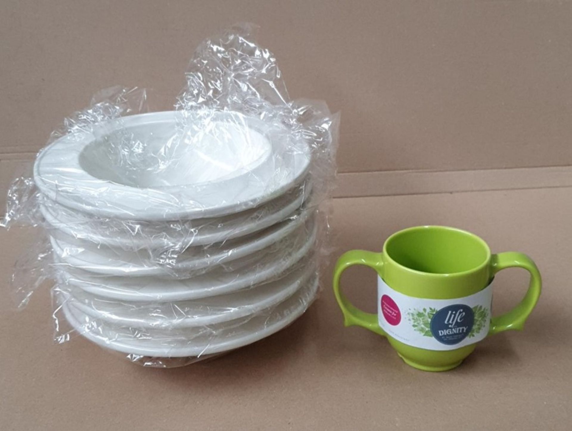 ME; 1 LOT TO CONTAIN 6 WHITE MELAMINE BOWLS AND 1 2 HANDLED MUG / RRP £26.00 (VIEWING HIGHLY