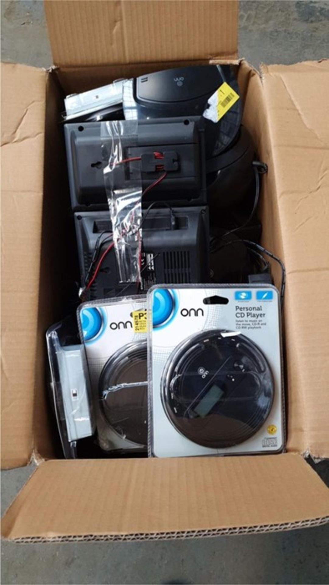 1 LOT TO CONTAIN APPROX 11 VARIOUS PORTABLE CD PLAYERS, RADIOS, CD PLAYERS AND ALARM CLOCKS --