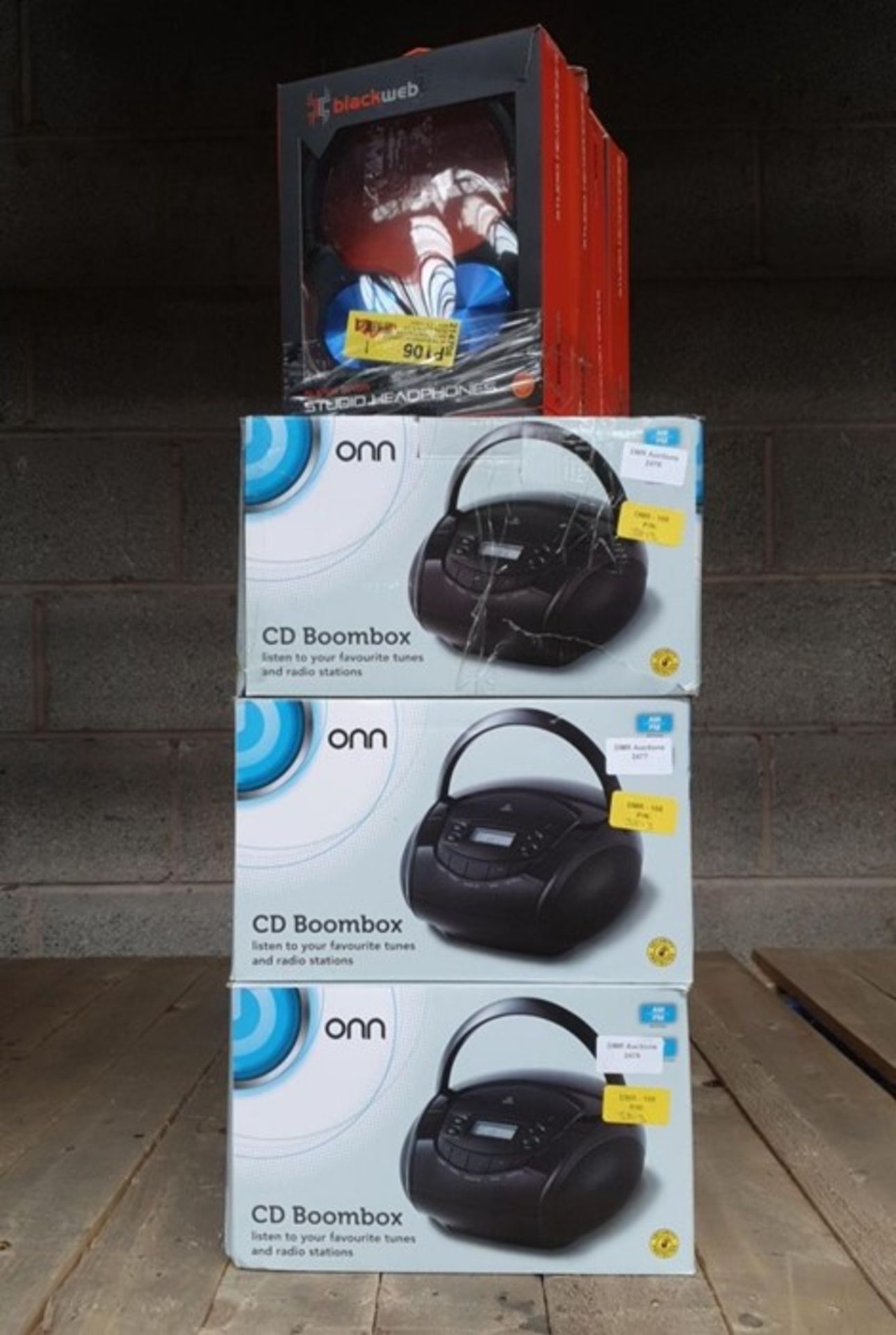 1 LOT TO CONTAIN 5 ASSORTED ELECTRICALS, INCLUDES ONN BLACK BOOMBOXES AND BLACKWEB HEADSETS/ BL -