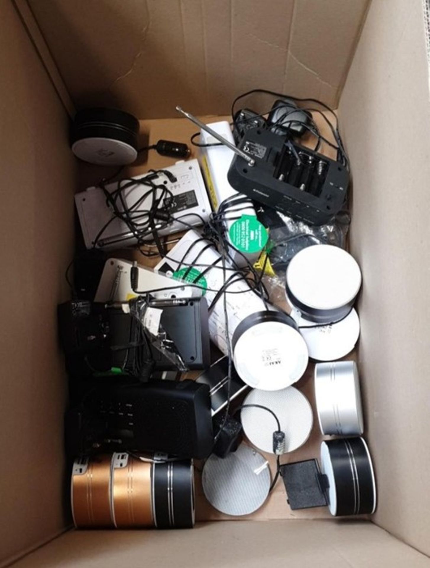 1 LOT TO CONTAIN VARIOUS ELECTRICAL ITEMS INCLUDING DYNMX BLUETOOTH SPEAKERS, ONN DAB RADIOS,