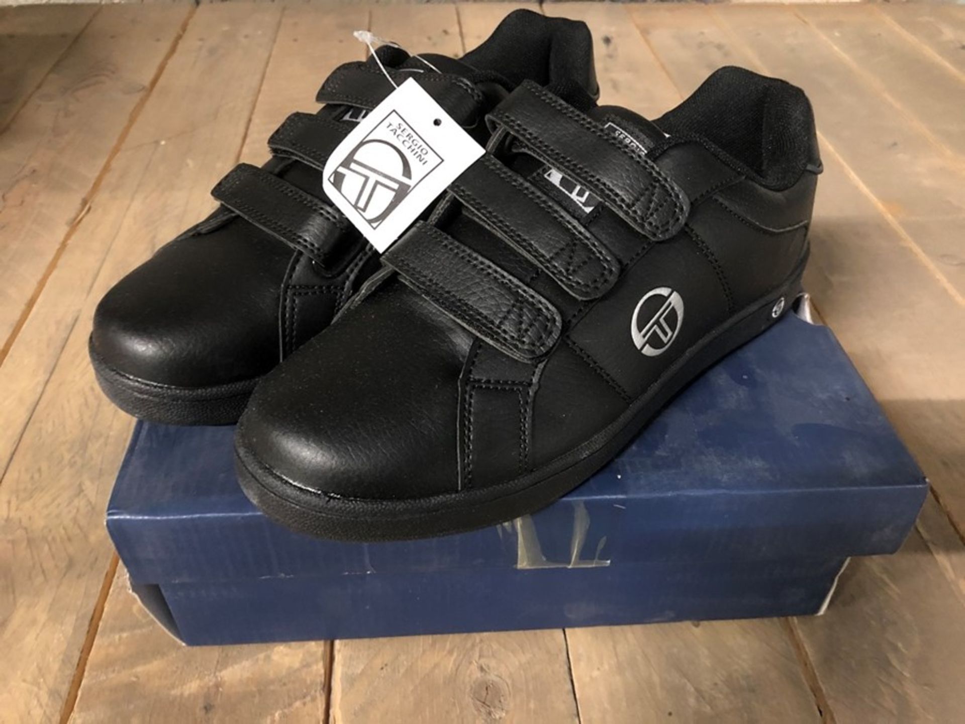 1 BOXED PAIR OF SERGIO TACHINI PRINCE VELCRO SHOES IN BLACK / SIZE - 9 (VIEWING HIGHLY RECOMMENDED)