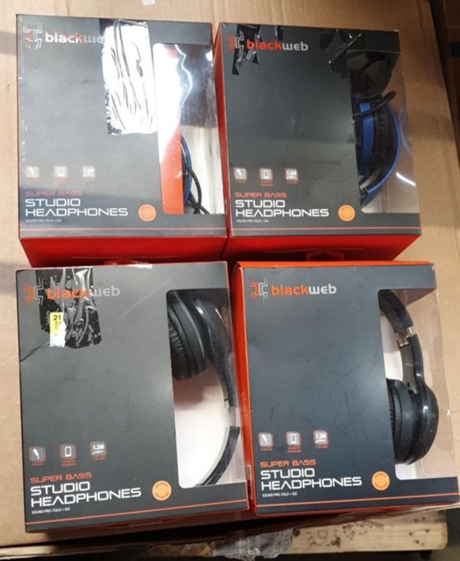 1 LOT TO CONTAIN 4 BLACKWEB SUPER BASS STUDIO HEADPHONES IN VARIOUS COLOURS - BL 5589 / RRP £48.