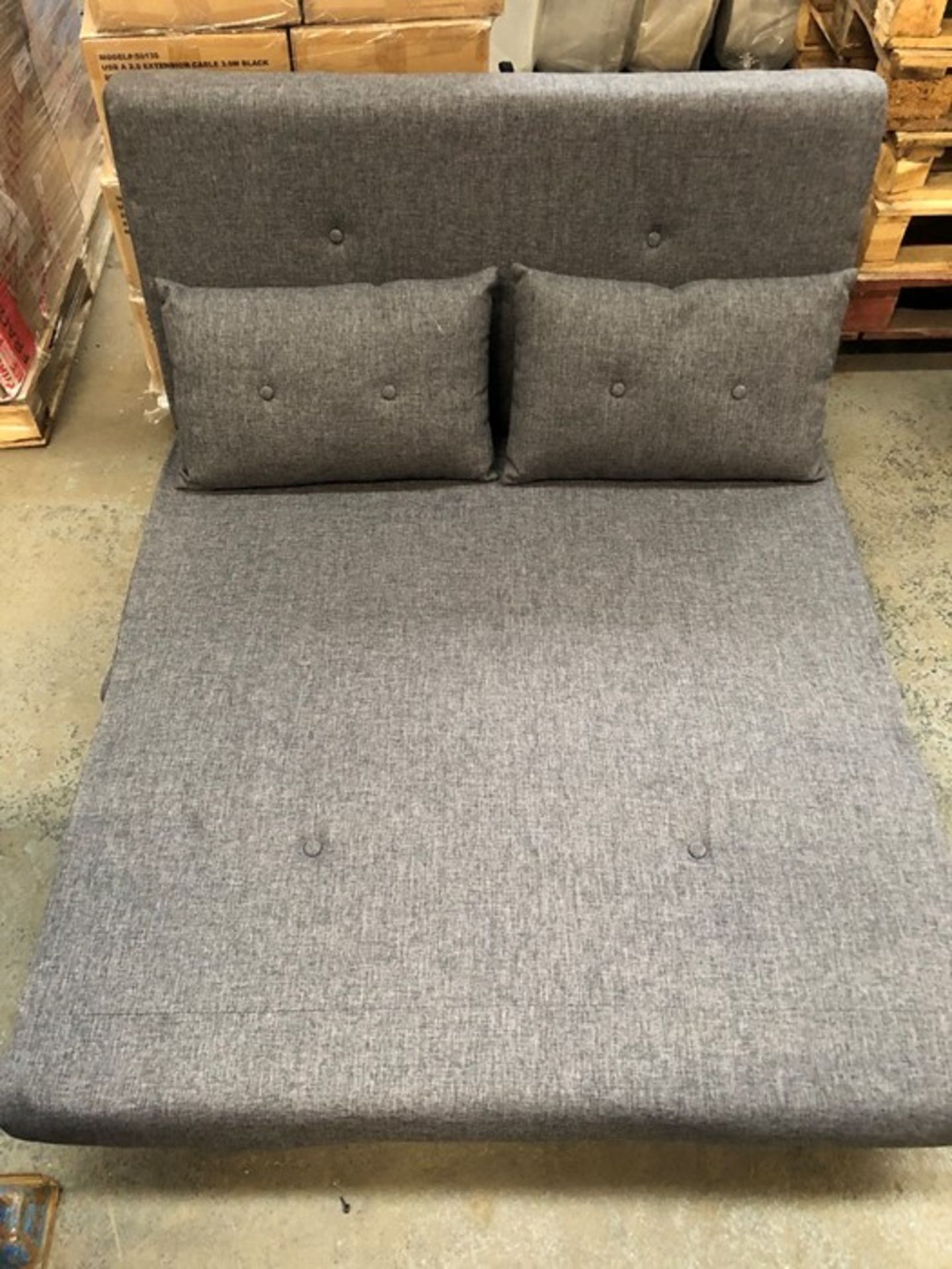 1 GRADE A DOUBLE CLICK CLACK SOFA BED IN GREY / SLIGHT ISSUE WITH ONE OF THE ZIPS UNDERNEATH THE BED