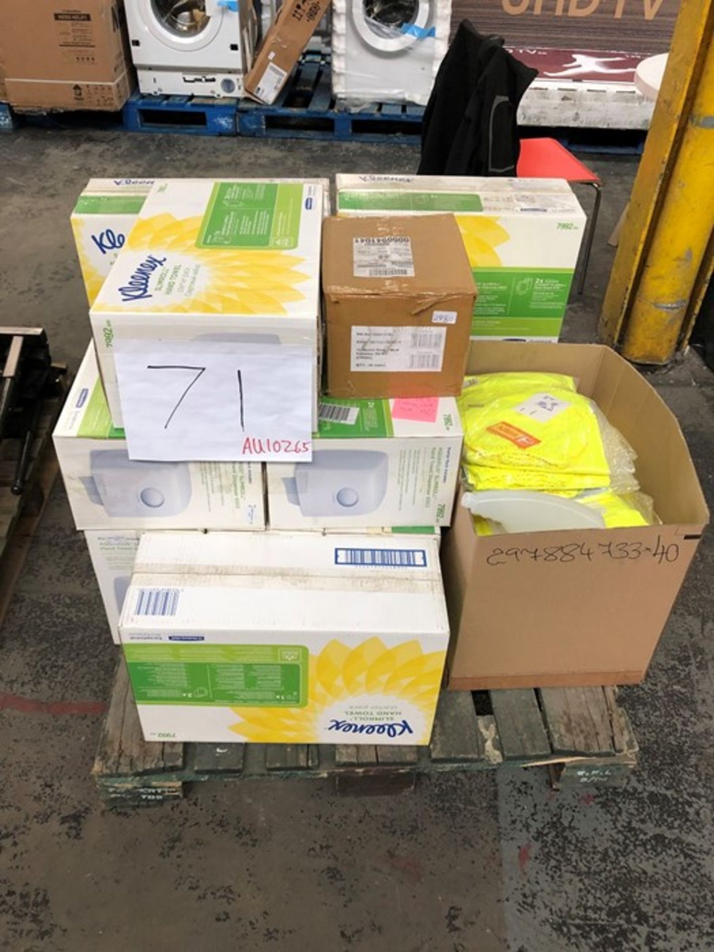 1 LOT TO CONTAIN ASSORTED STATIONERY AND WORKWEAR EQUIPMENT / INCLUDES B-SEEN HIGH VISIBILITY