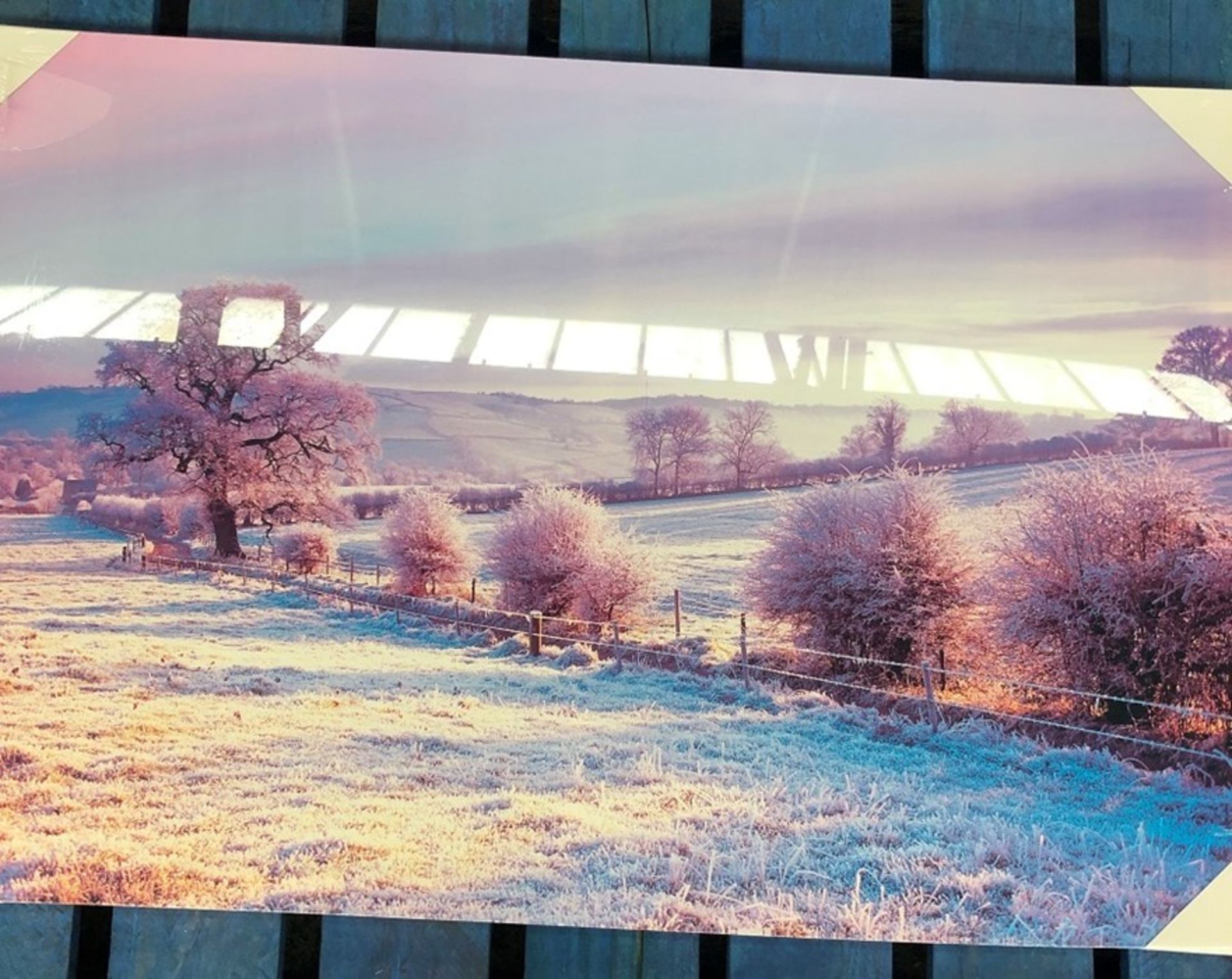 1 BOXED SNOWY FIELD WALL ART CANVAS / SIZE 90 X 60 X 2.5CM / RRP £32:99 (VIEWING HIGHLY