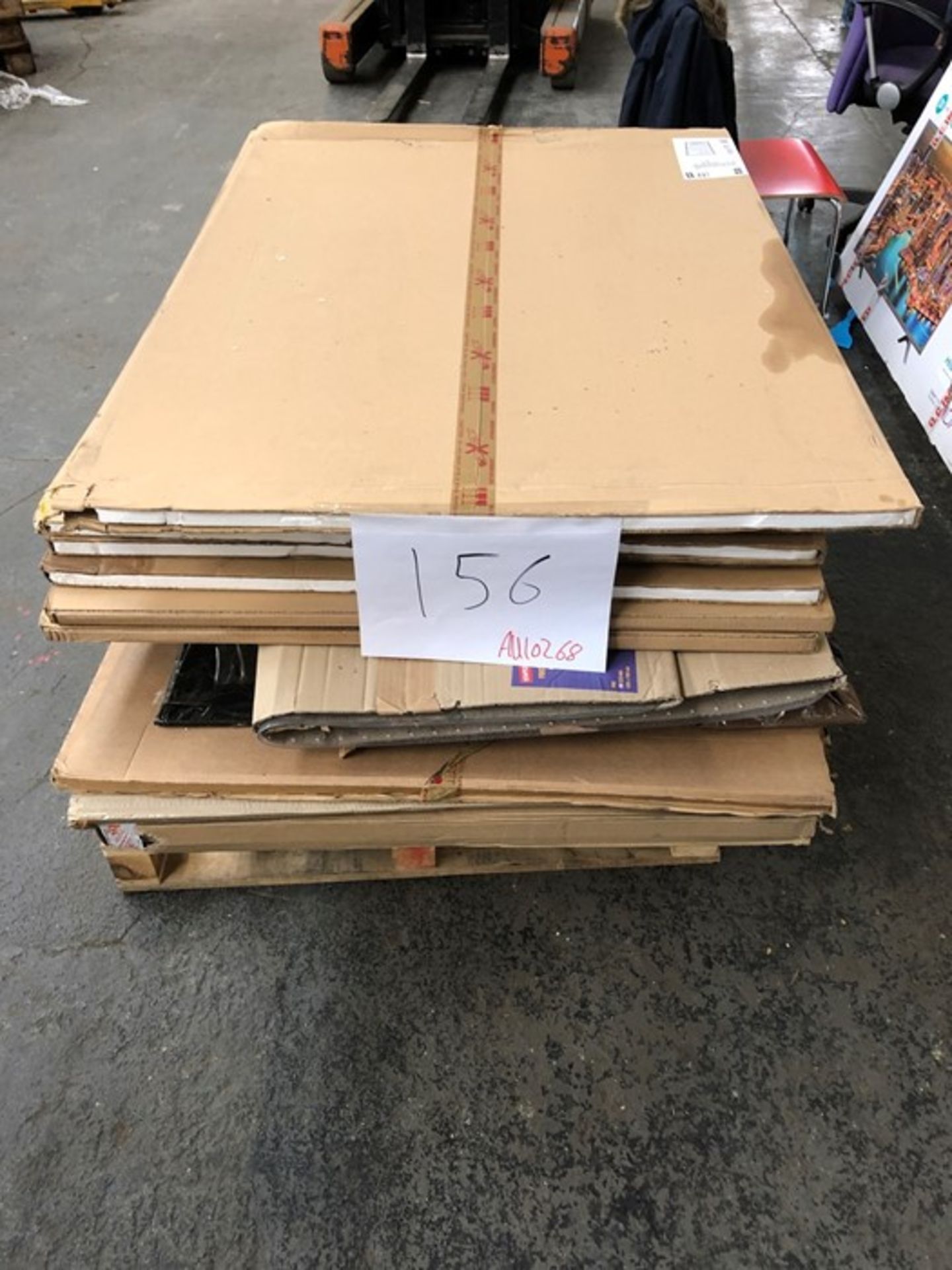 1 LOT TO CONTAIN NOTICE ASSORTED OFFICE BOARDS / INCLUDING NOTICE BOARDS AND FLIPCHART EASELS /