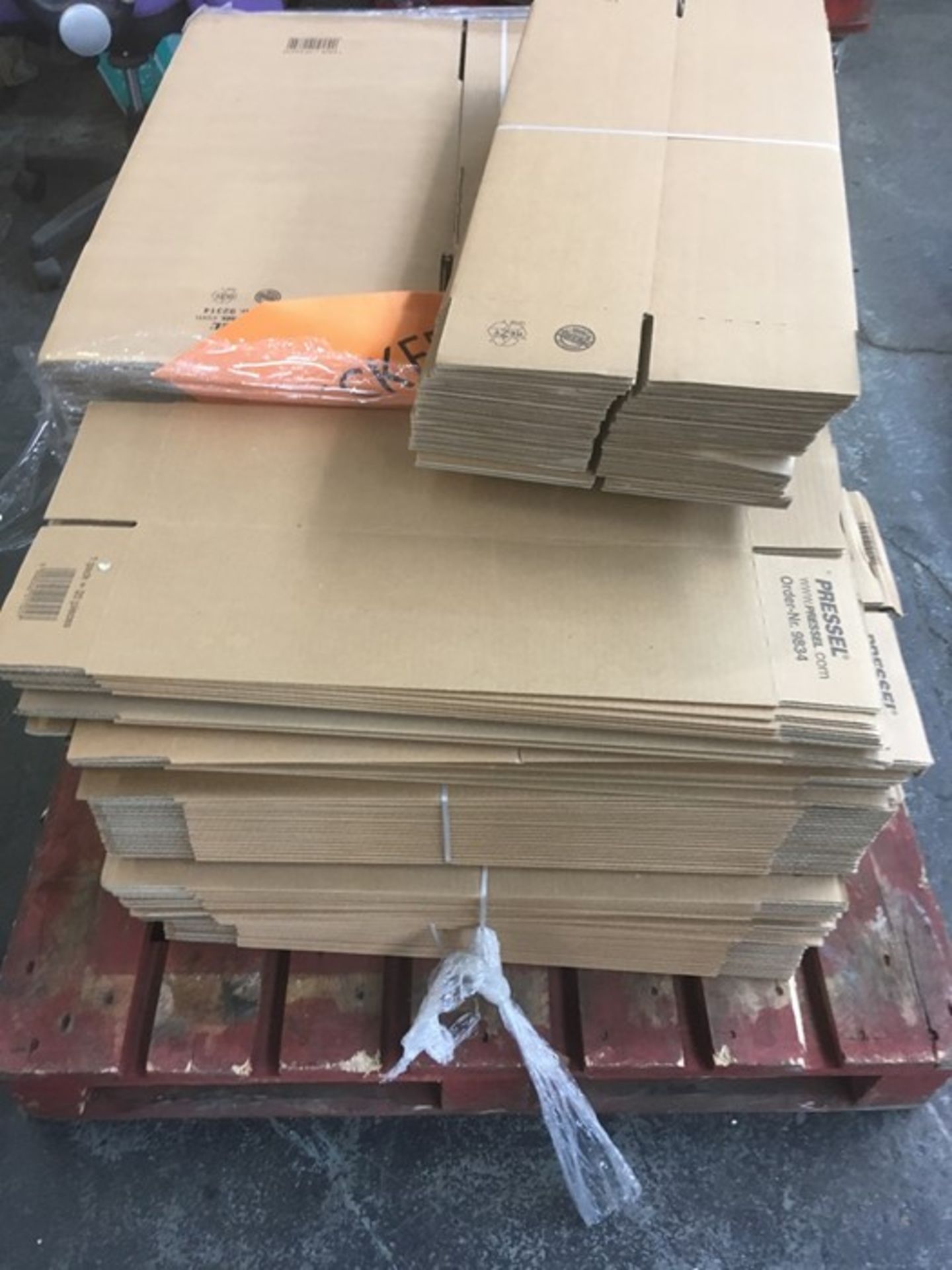 1 LOT TO CONTAIN ASSORTED CARDBOARD BOXES / COLOURS, CONDITIONS AND SIZES VARY / PN - NPN (PUBLIC