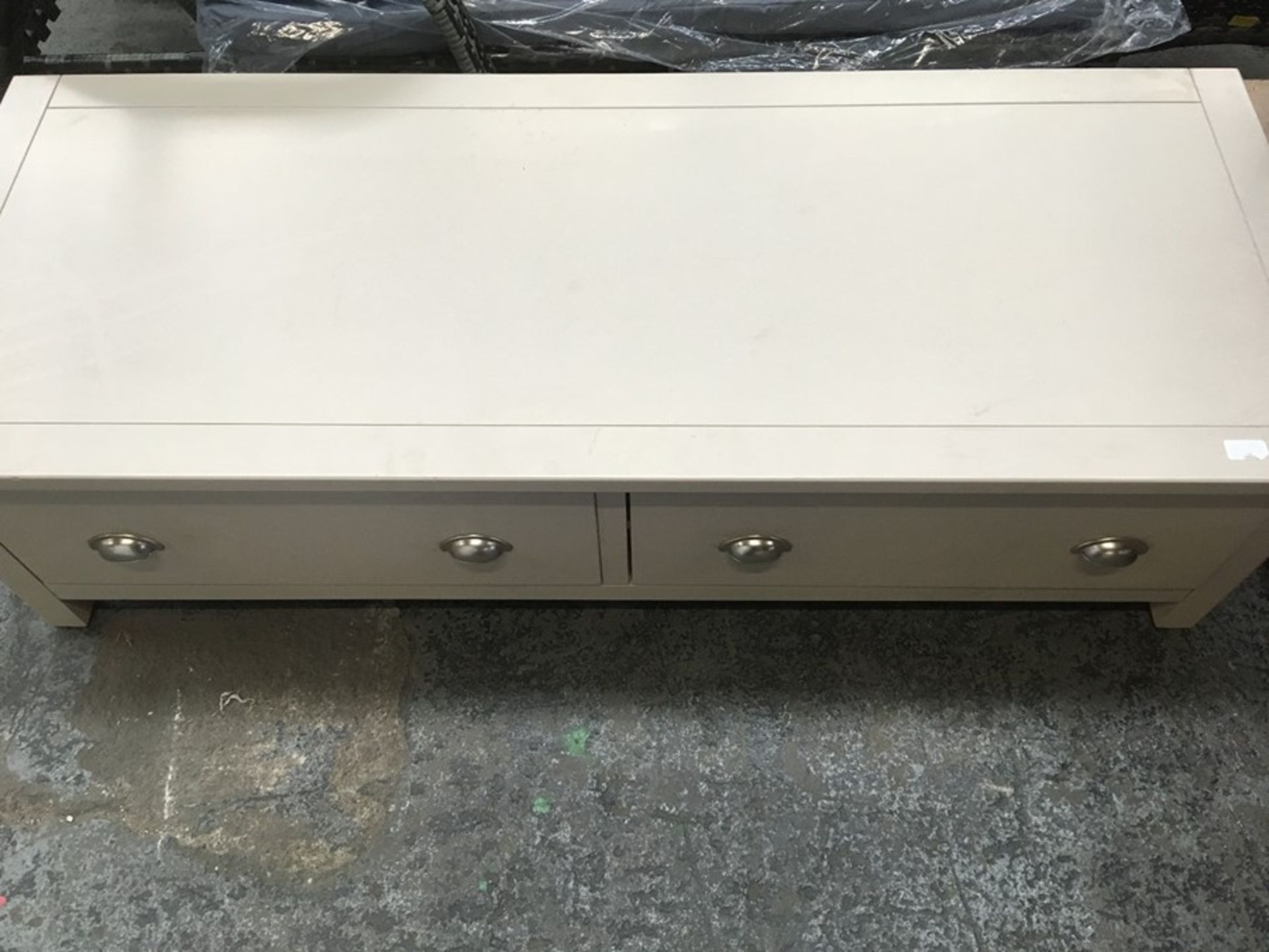 1 PAINTED WOODEN TV CABINET WITH 2 DRAWERS / COLOUR: CREAM / RRP £120.00