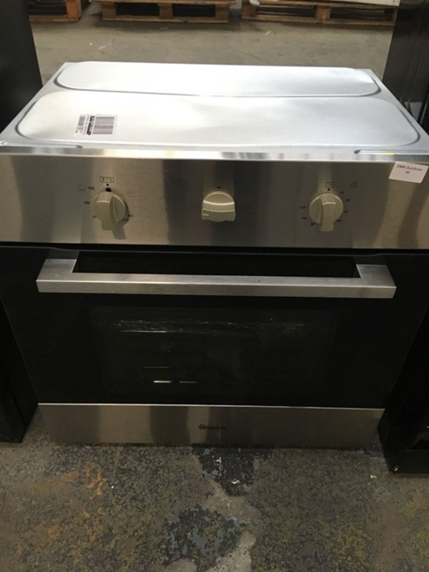 1 SWAN SXB75240B OVEN / COLOUR: SILVER AND BLACK / RPP £249.99 (PUBLIC VIEWING AVAILABLE)