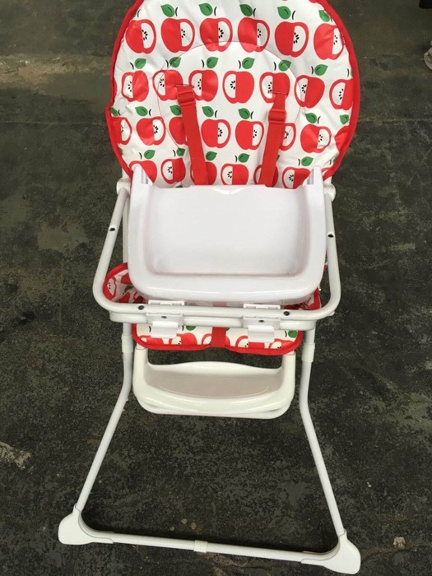 1 MOTHERCARE HIGH CHAIR RED APPLE THEMED / RRP £55.00 (PUBLIC VIEWING AVAILABLE)