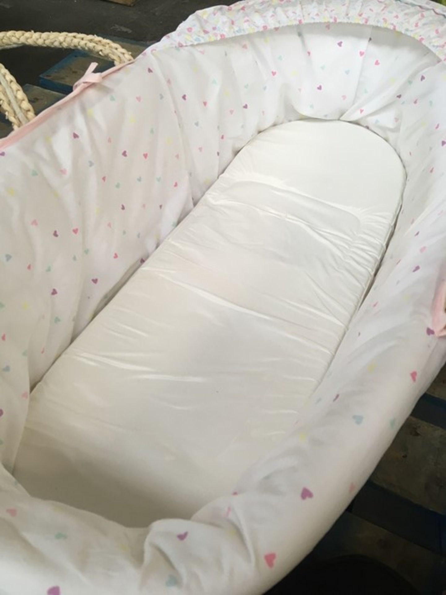 1 CONFETTI PARTY MOSES BASKET / FLORAL THEMED / RRP £60.00 (PUBLIC VIEWNG AVAILABLE)
