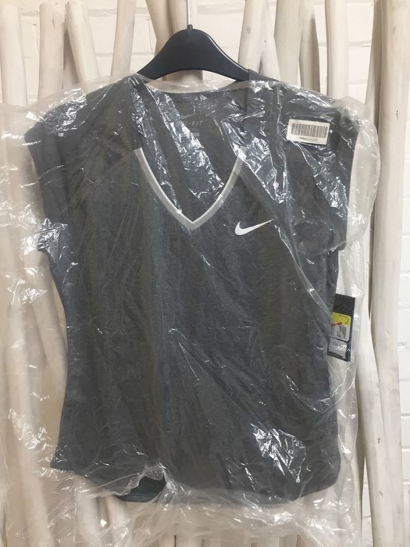 1 NIKE DRI-FIT WOMENS TENNIS TOP GREY IN SMALL / RRP £38.00 (PUBLIC VIEWING AVAILABLE)