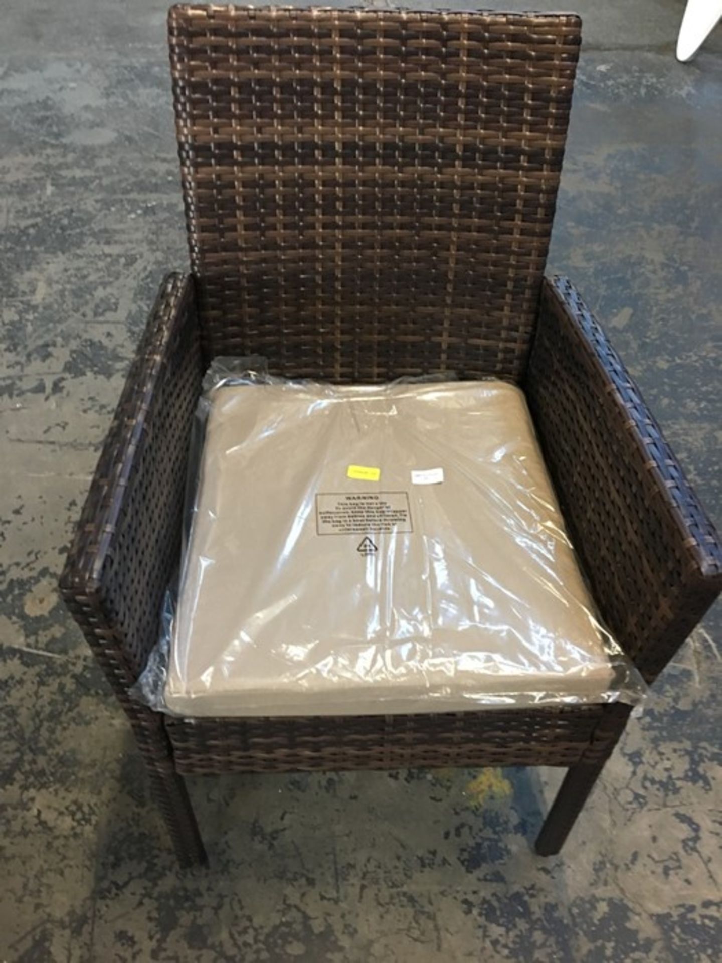 1 BROWN RATTEN OUTDOOR CHAIR WITH BROWN CUSHION / RRP £42.50 (PUBLIC VIEWING AVAILABLE)