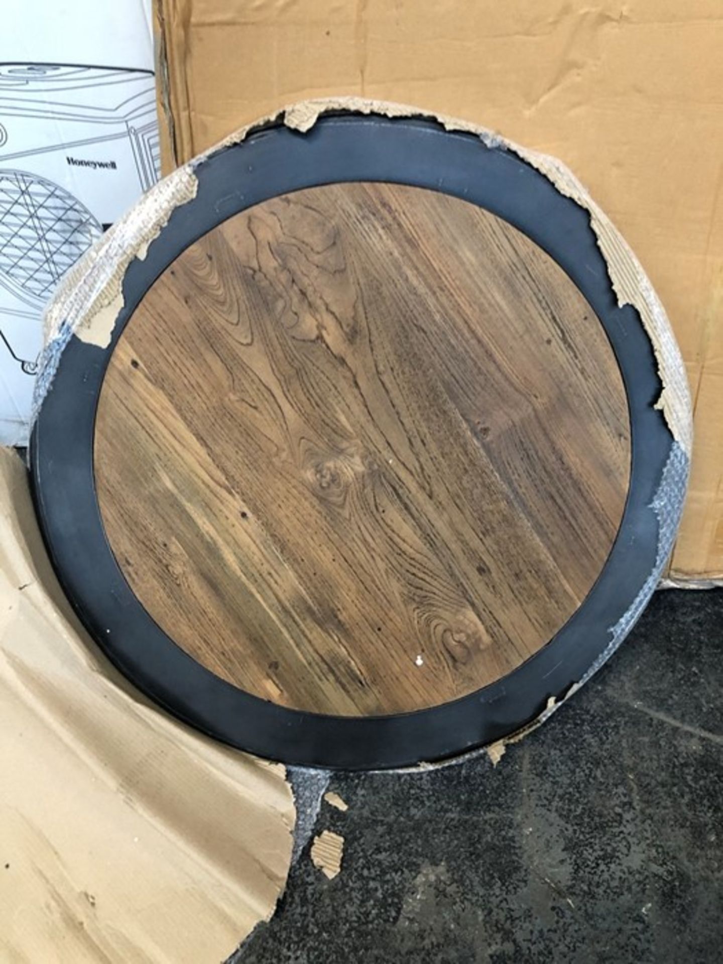 1 GRADE A BOXED ROUND WOODEN TABLE / RRP £200.00 (PUBLIC VIEWING AVAILABLE)