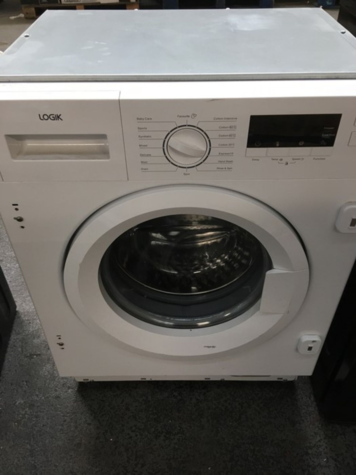 1 LOGIK LIW714W15 WASHING MACHINE / COLOUR: WHITE / SMALL BLACK MARK ON FRONT OF DOOR / RRP £270.