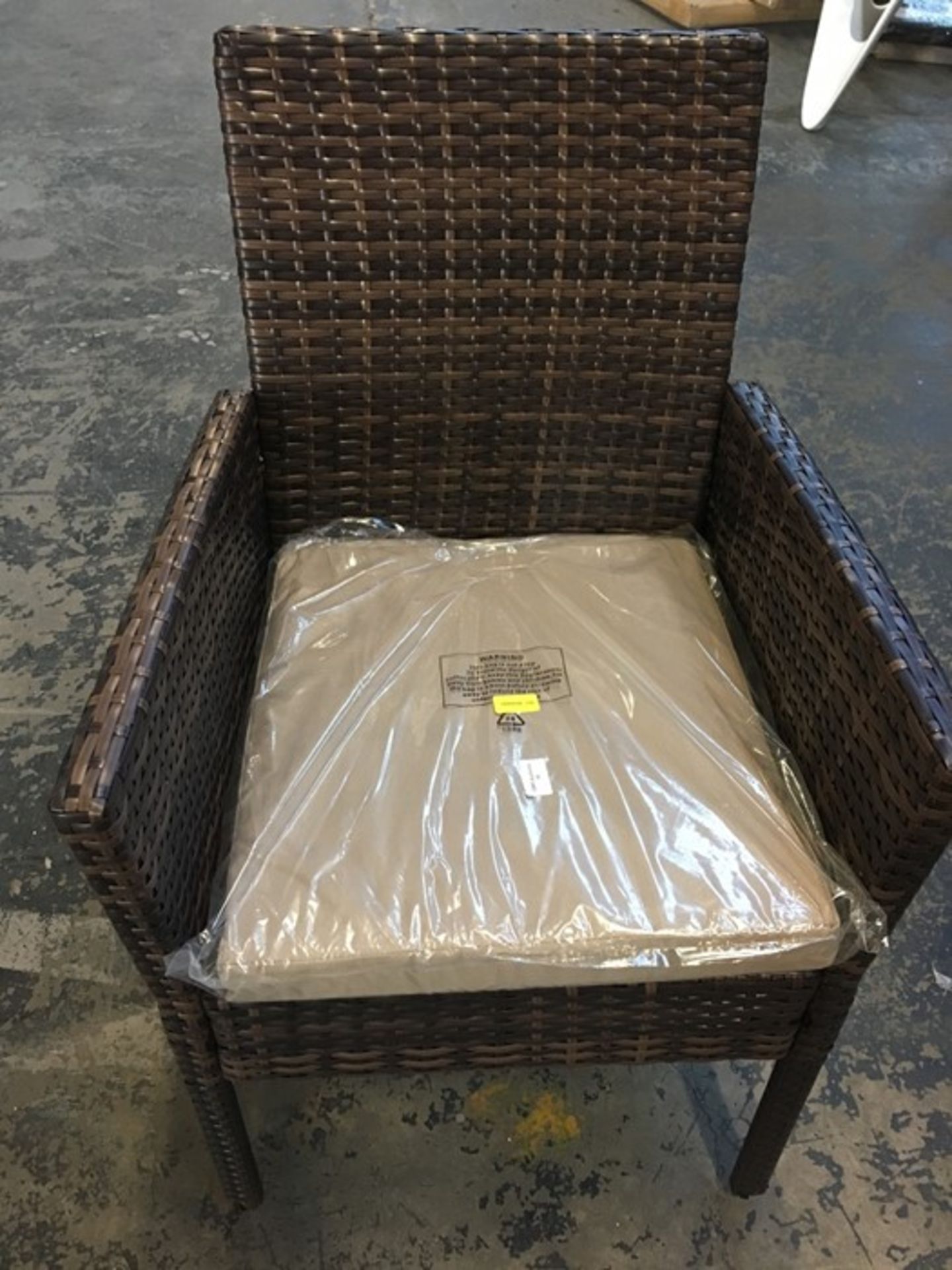 1 BROWN RATTEN OUTDOOR CHAIR WITH BROWN CUSHION / RRP £42.50 (PUBLIC VIEWING AVAILABLE)