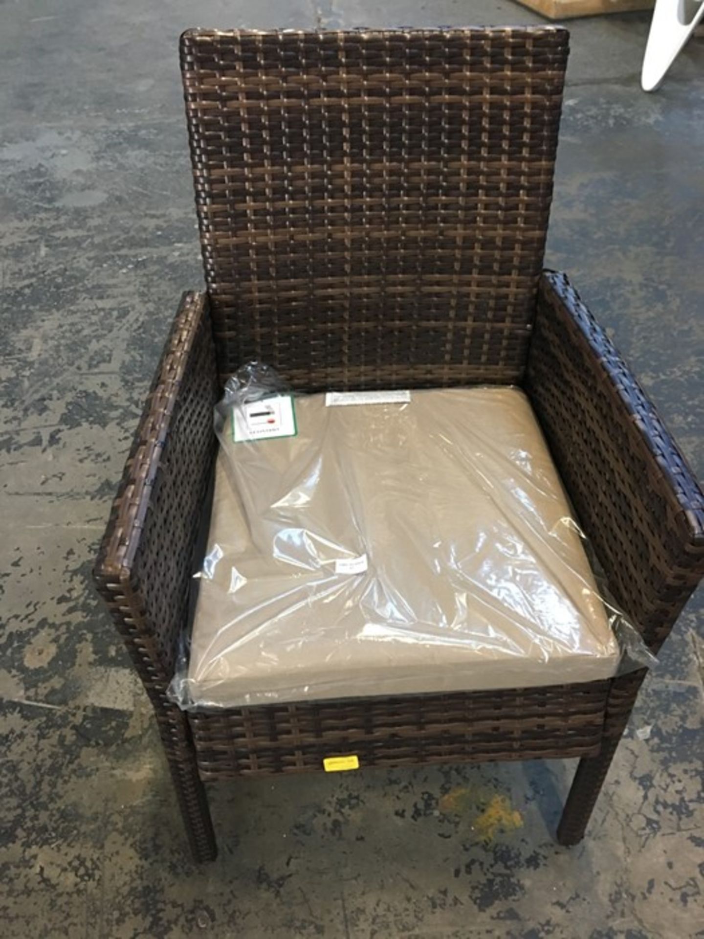 1 BROWN RATTEN OUTDOOR CHAIR WITH BROWN CUSHION / RRP £42.50 (PUBLIC VIEWING AVAILABLE)