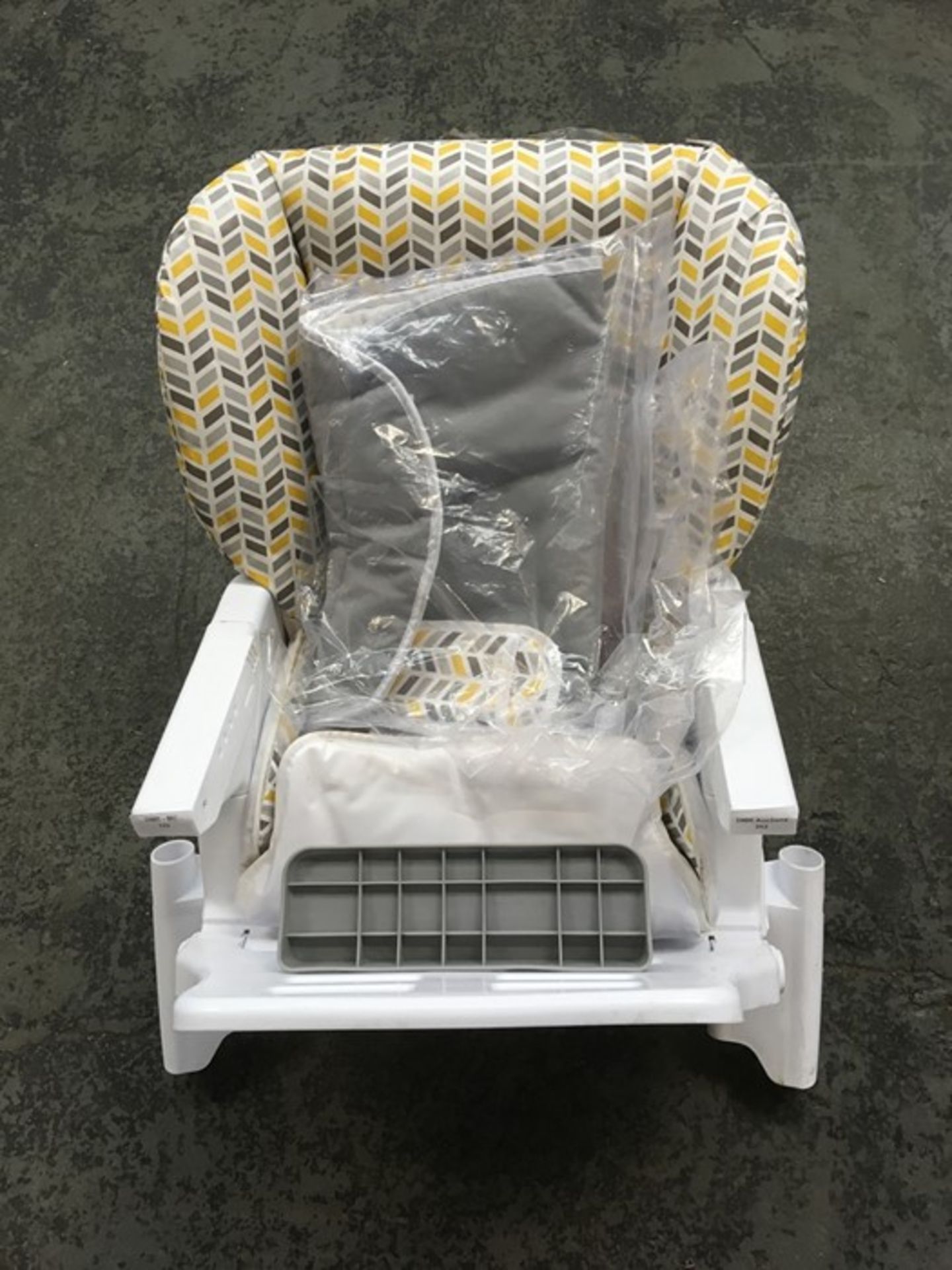 1 MOTHERCARE HIGH CHAIR WITH ZIGZAG PATTERN / MISSING LEGS AND BASE / RRP £60.00 (PUBLIC VIEWING