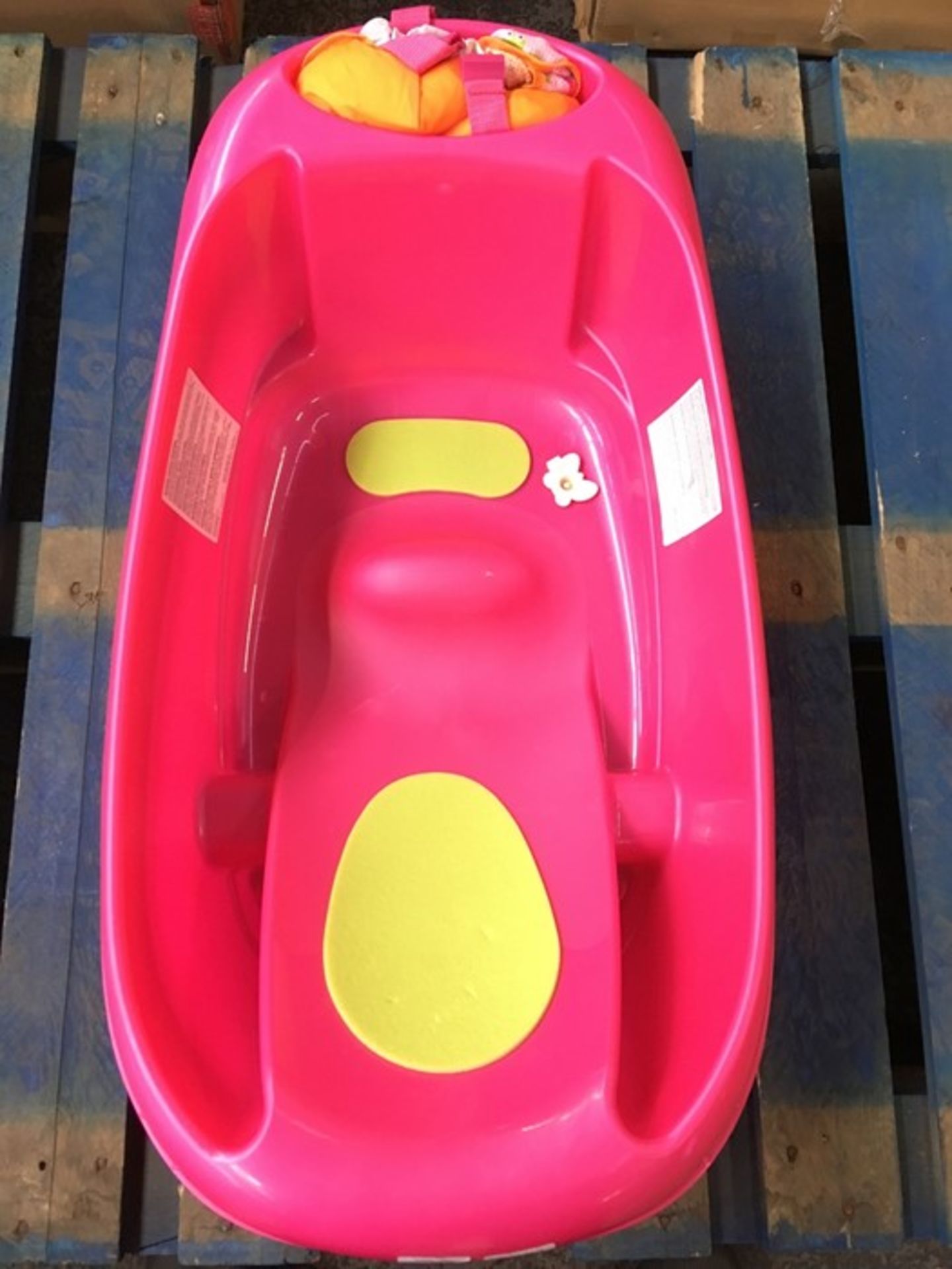 1 MOTHERCARE BABY BATH IN PINK / RRP £30.00 (PUBLIC VIEWING AVAILABLE)