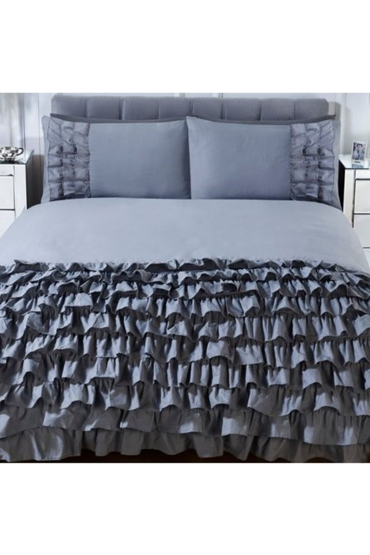 1 BAGGED BALMORAL BELLE AMIE DOUBLE DUVET SET IN CHARCOAL (PUBLIC VIEWING AVAILABLE)