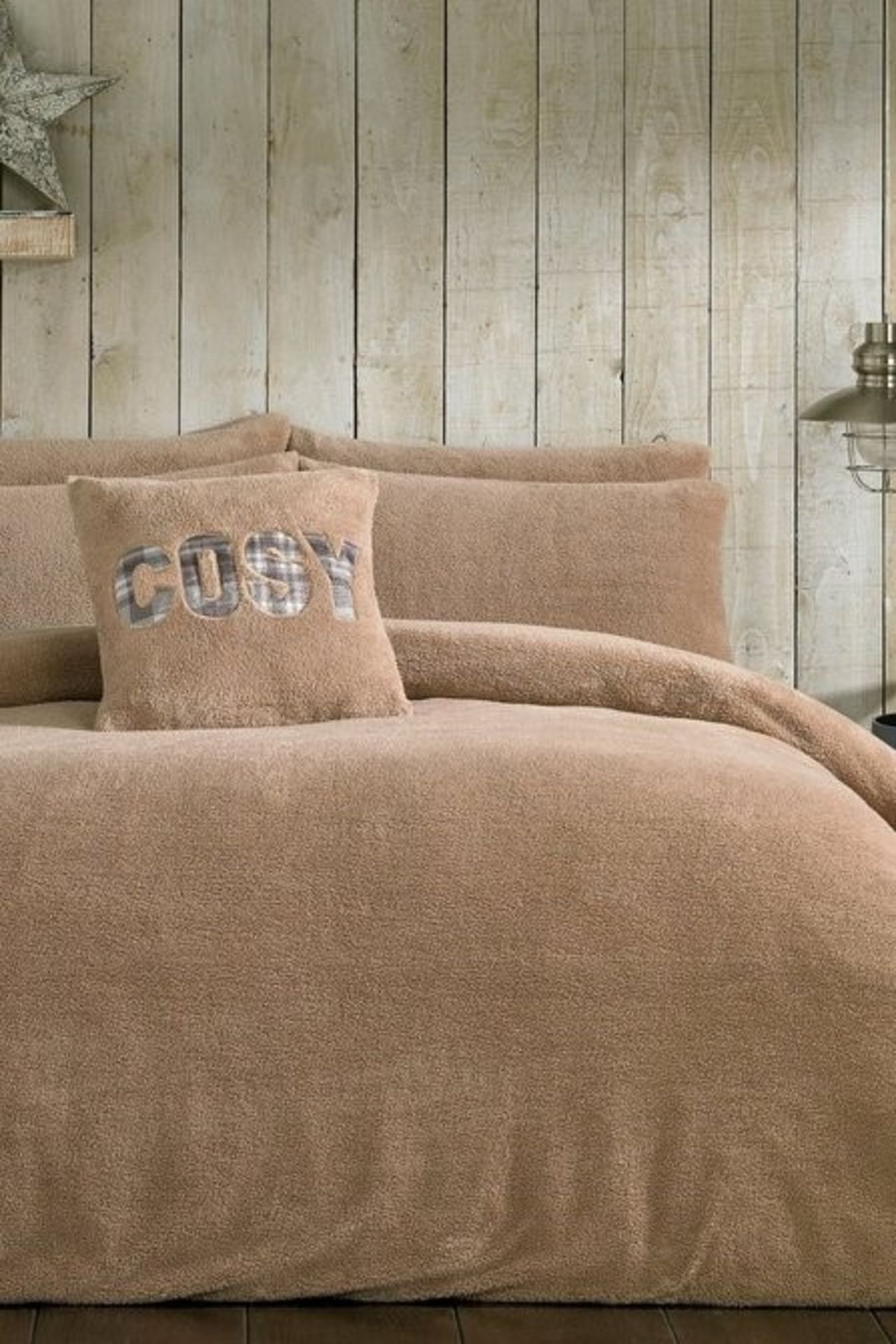 1 AS NEW BAGGED TEDDY FLEECE DUVET COVER SET IN MINK / DOUBLE (PUBLIC VIEWING AVAILABLE)