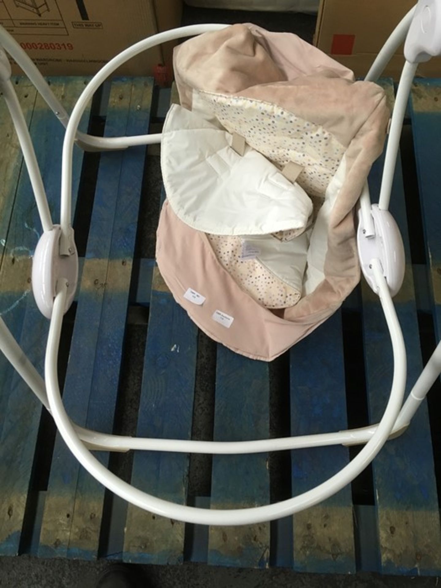 1 MOTHERCARE BABY SWING WITH TEDDYBEAR DESIGN / RRP £40.00 (PUBLIC VIEWING AVAILABLE)