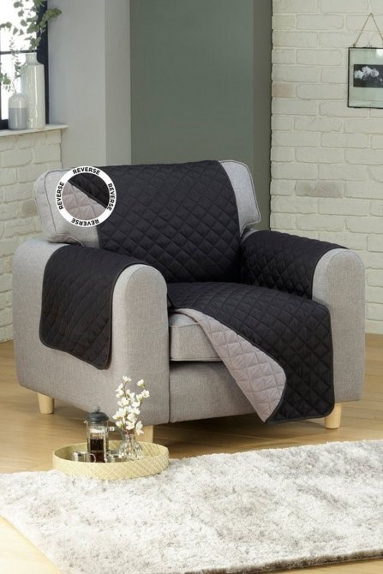 1 AS NEW BAGGED REVERSIBLE SOFA PROTECTOR IN BLACK AND GREY (PUBLIC VIEWING AVAILABLE)
