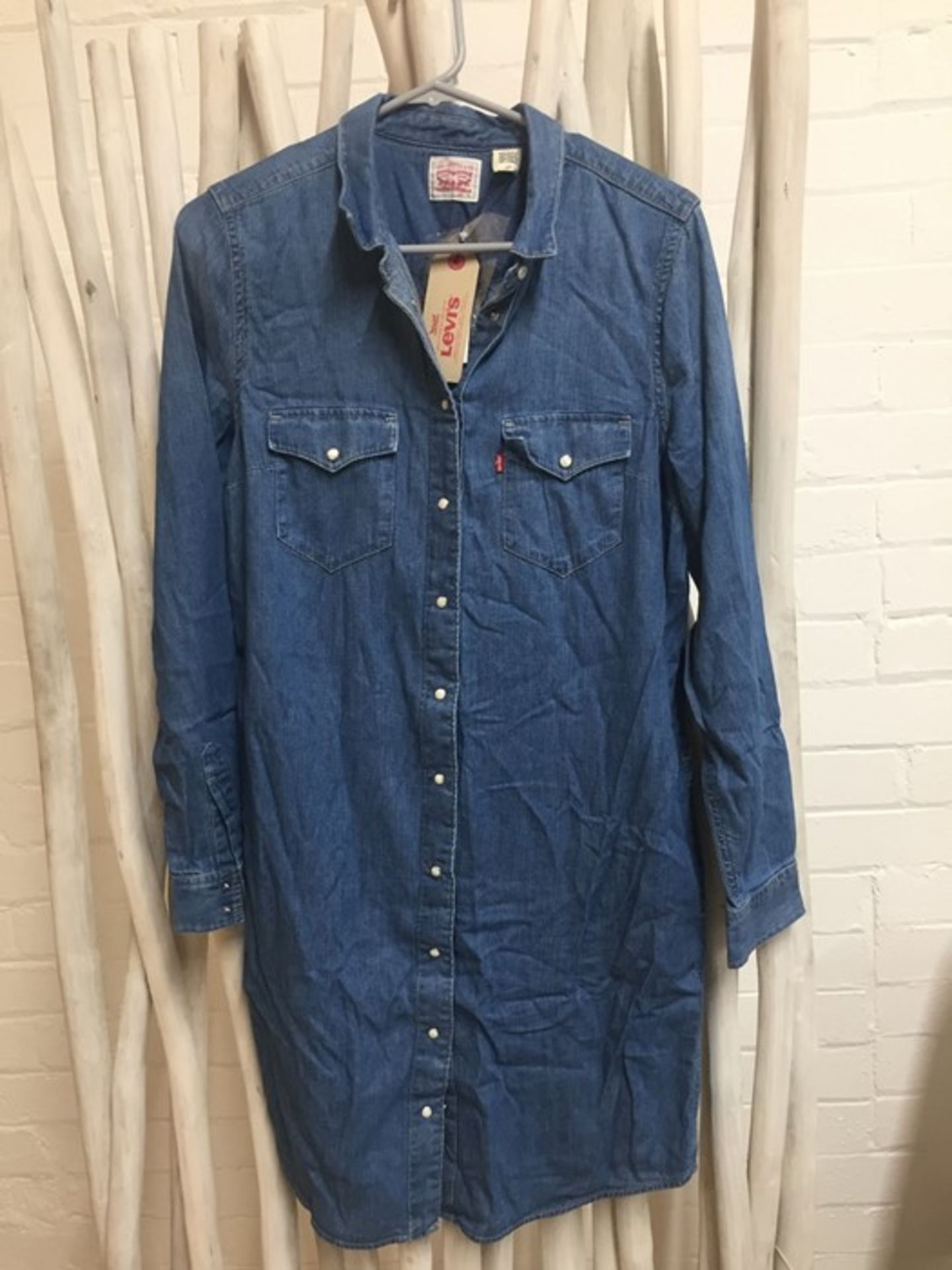 1 LEVI DENIM DRESS IN LARGE / RRP £80.00 (PUBLIC VIEWING AVAILABLE)