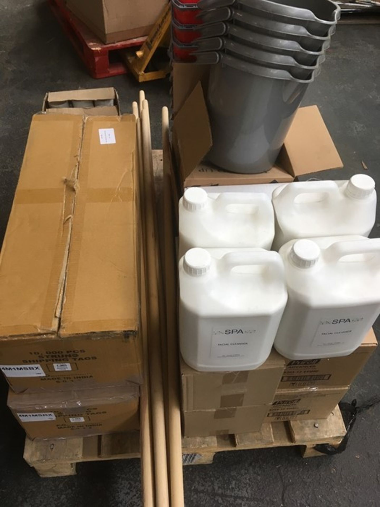 1 LOT TO CONTAIN ASSORTED SKIMMED UHT MILK / 500ML CARTONS (PUBLIC VIEWING AVAILABLE)