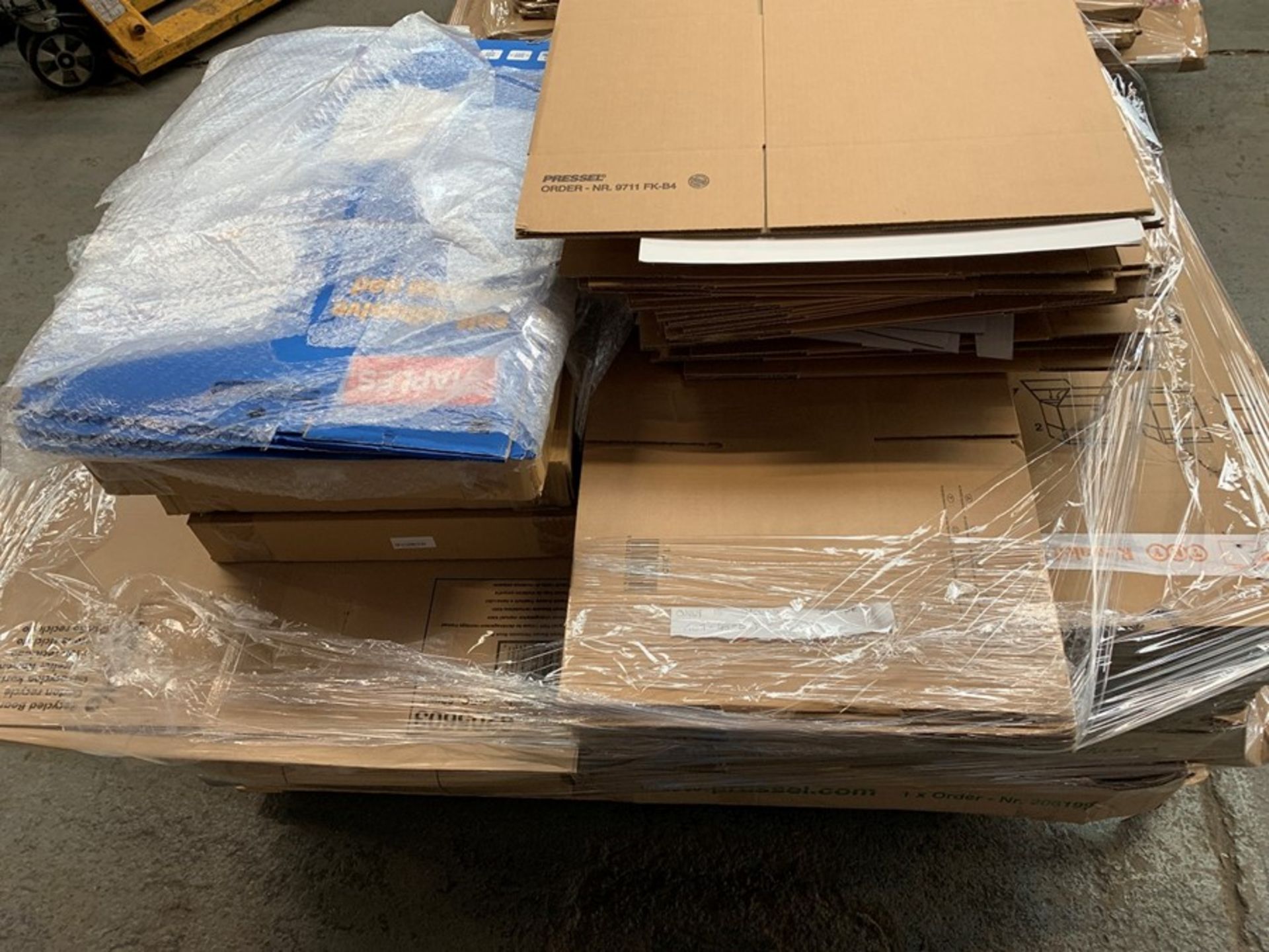 1 LOT TO CONTAIN ASSORTED CARDBOARD BOXES / SIZES, COLOURS AND CONDITIONS VARY / PN - 177 (PUBLIC