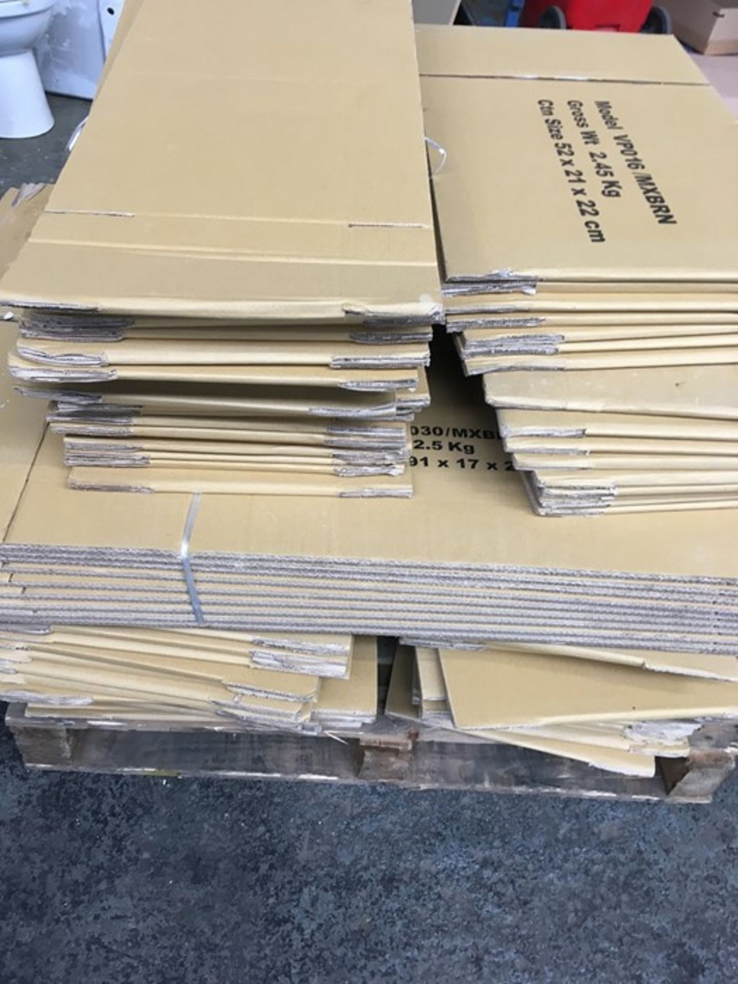 1 LOT TO CONTAIN ASSORTED CARDBOARD BOXES / COLOURS, SIZES AND CONDITIONS VARY / PN - 312 (PUBLIC
