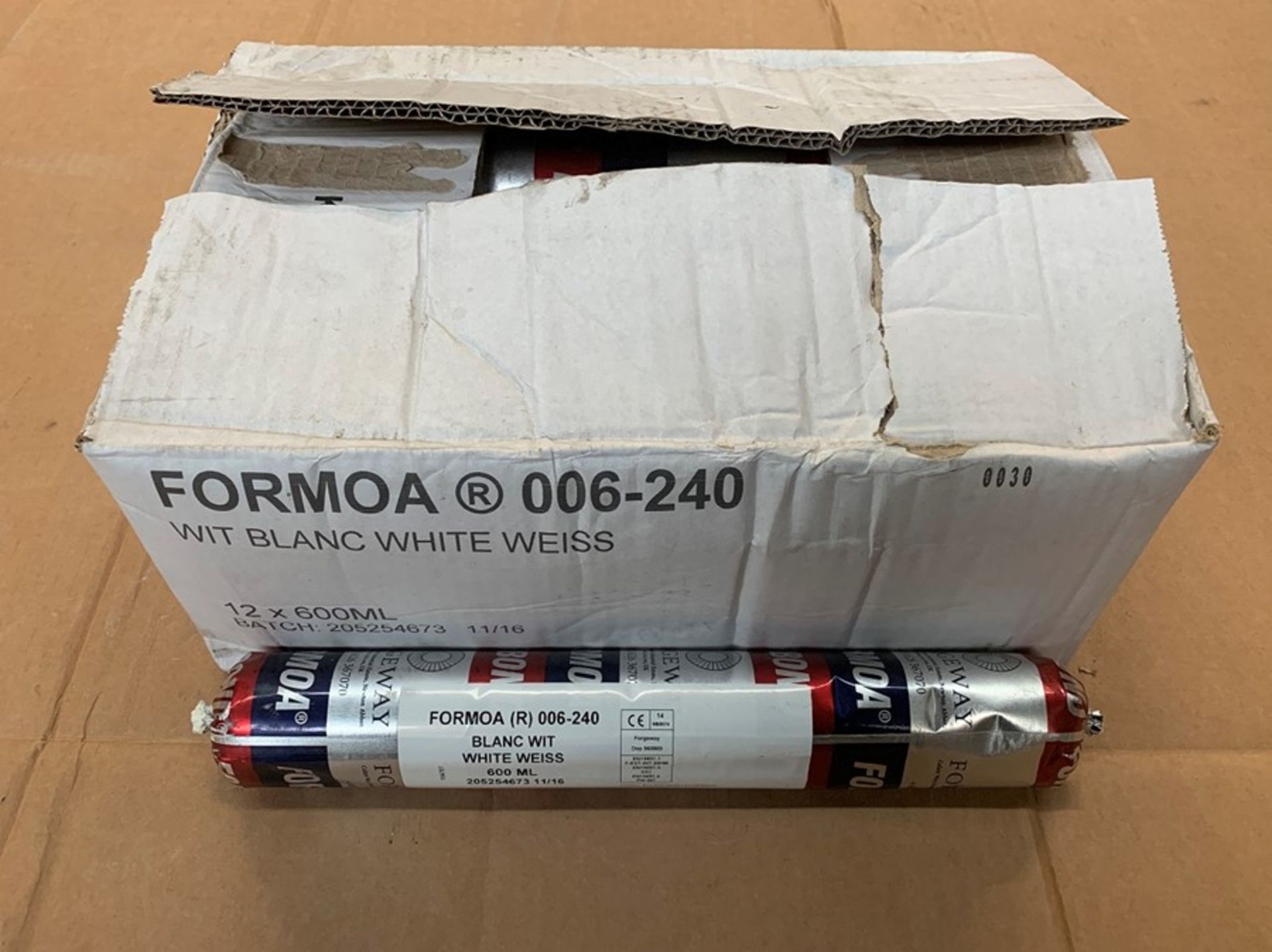 1 LOT TO CONTAIN 12 FORMOA 006-240 WHITE POLYMER ADHESIVE / RRP £119.99 (PUBLIC VIEWING AVAILABLE)