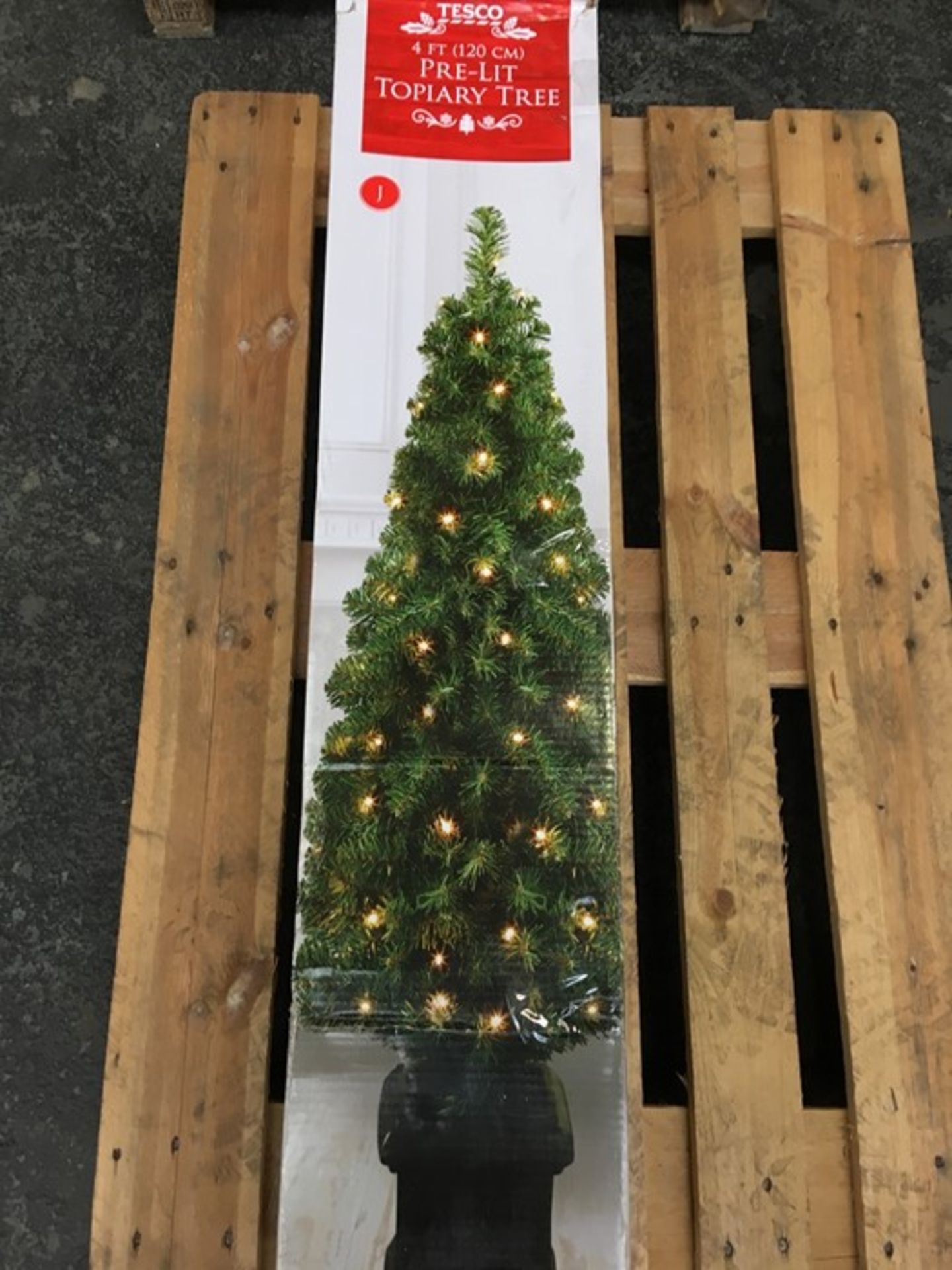 1 BOXED 4FT LIT TOPIARY XMAS TREE / RRP £59.95 (PUBLIC VIEWING AVAILABLE)